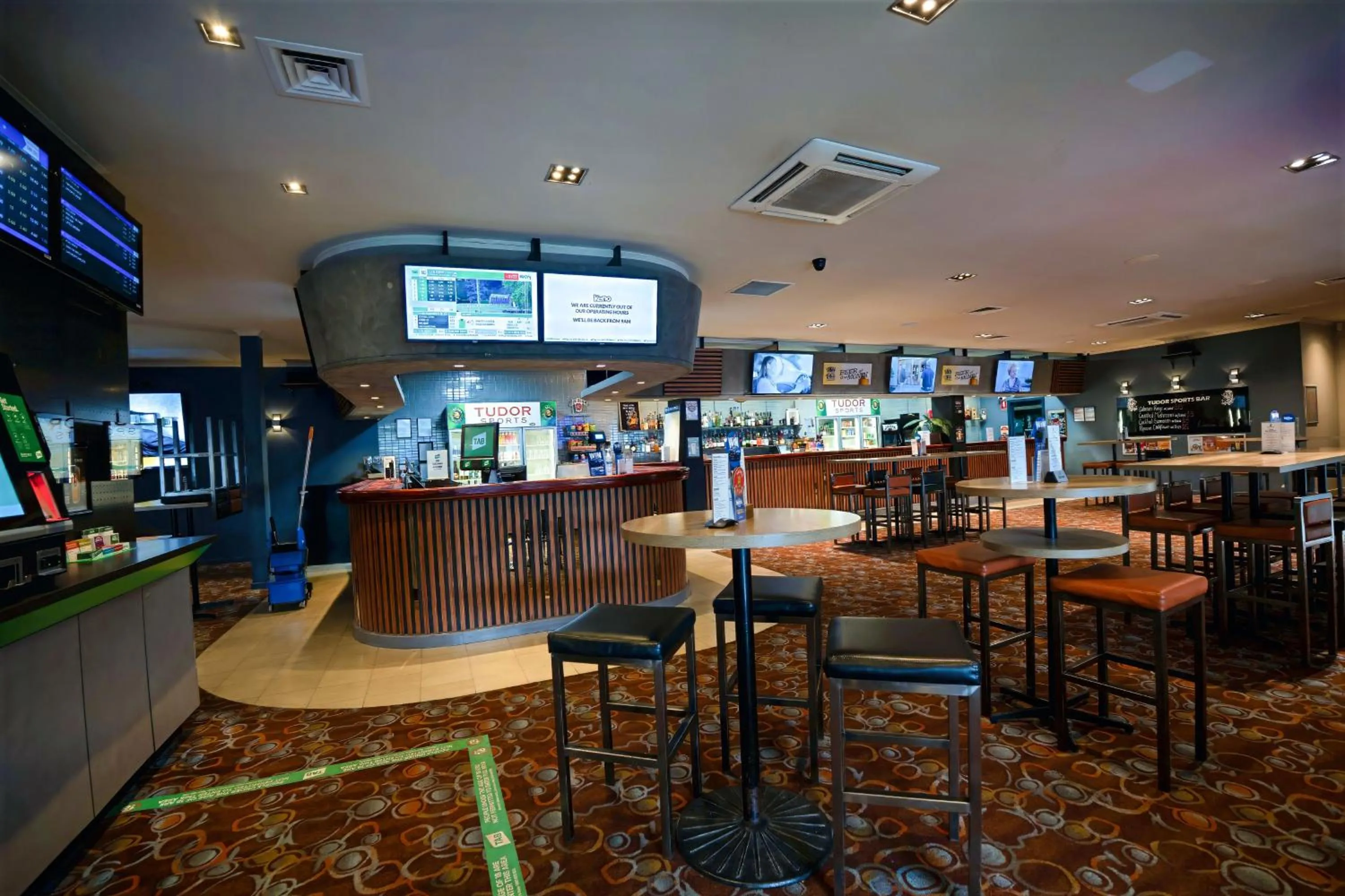 Lounge or bar in Olde Tudor Hotel