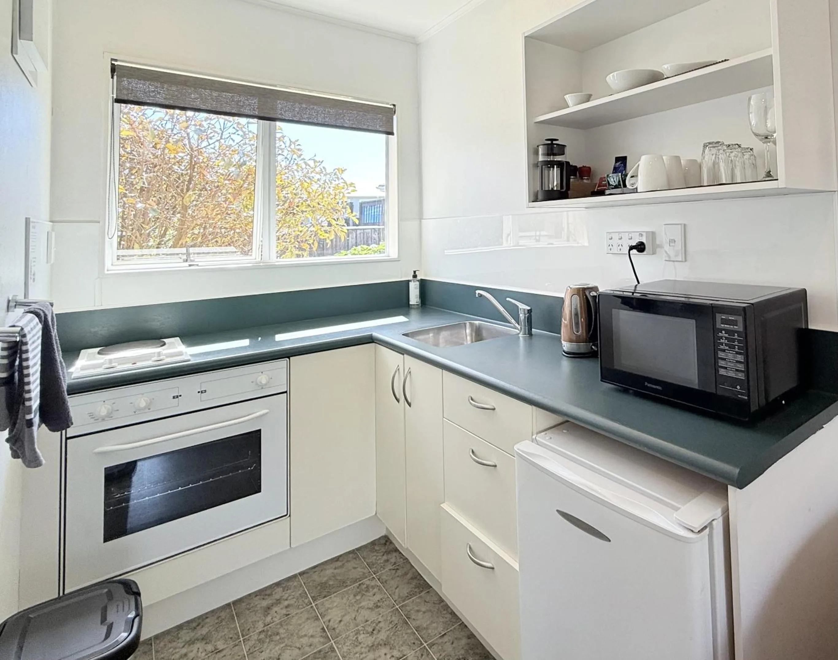 Coffee/tea facilities in ASURE Fountain Resort Motel