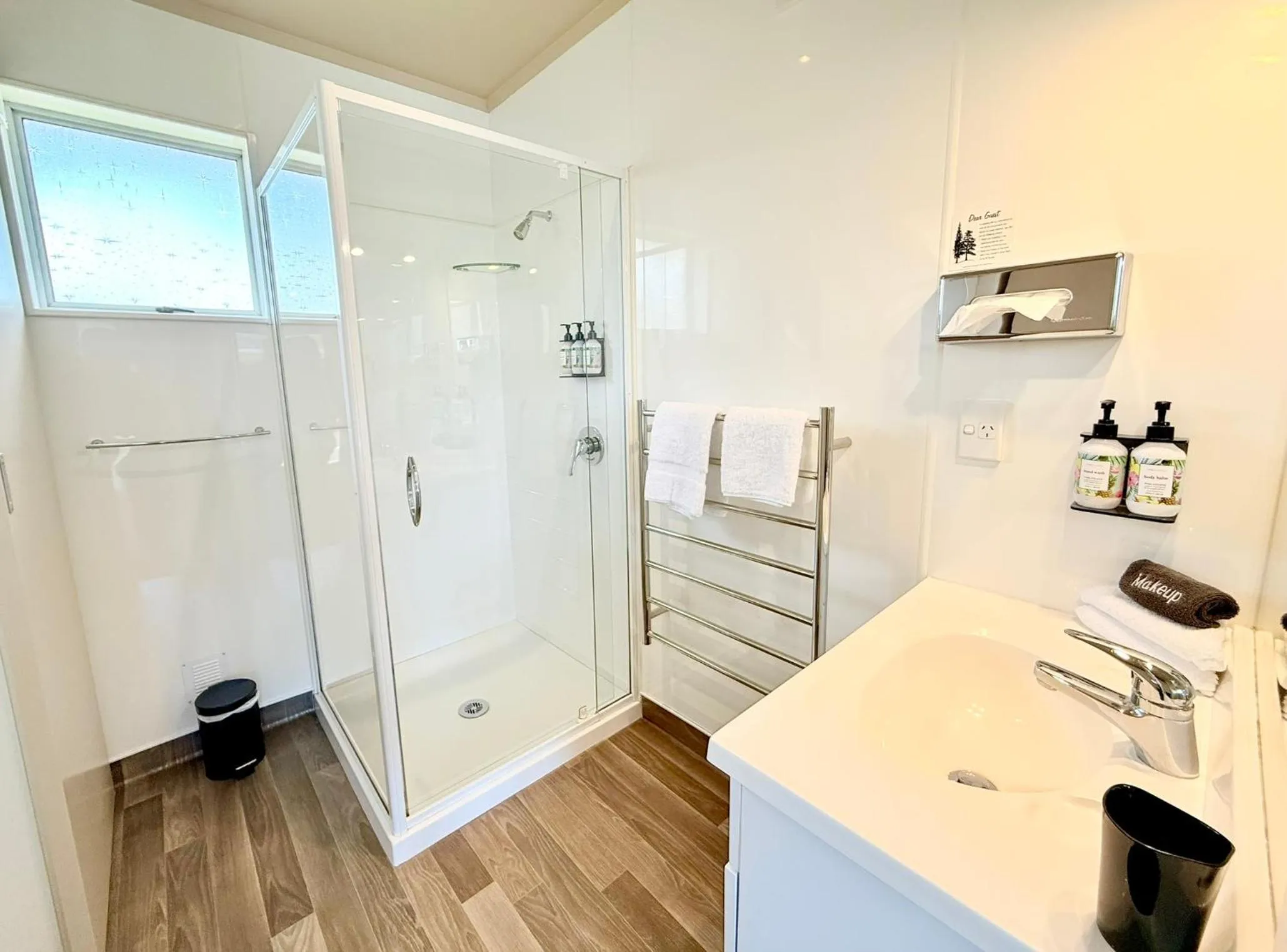 Shower in ASURE Fountain Resort Motel