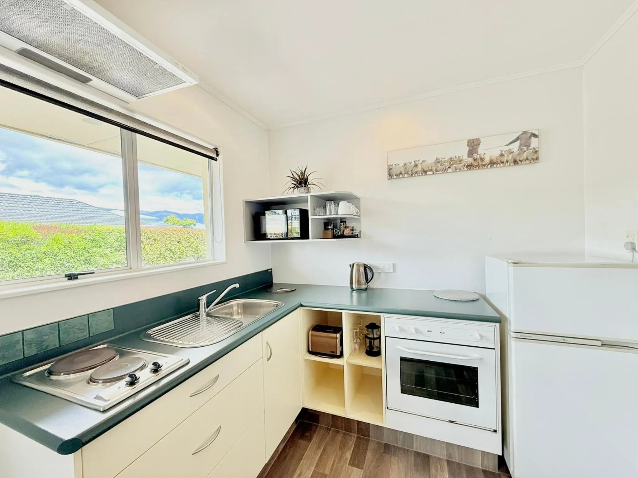 Coffee/tea facilities in ASURE Fountain Resort Motel