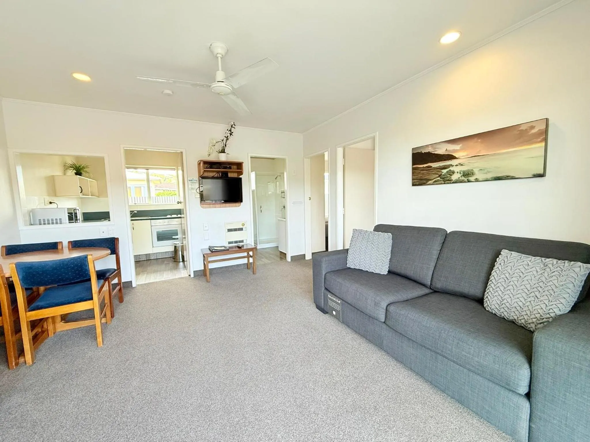 Kitchen or kitchenette in ASURE Fountain Resort Motel