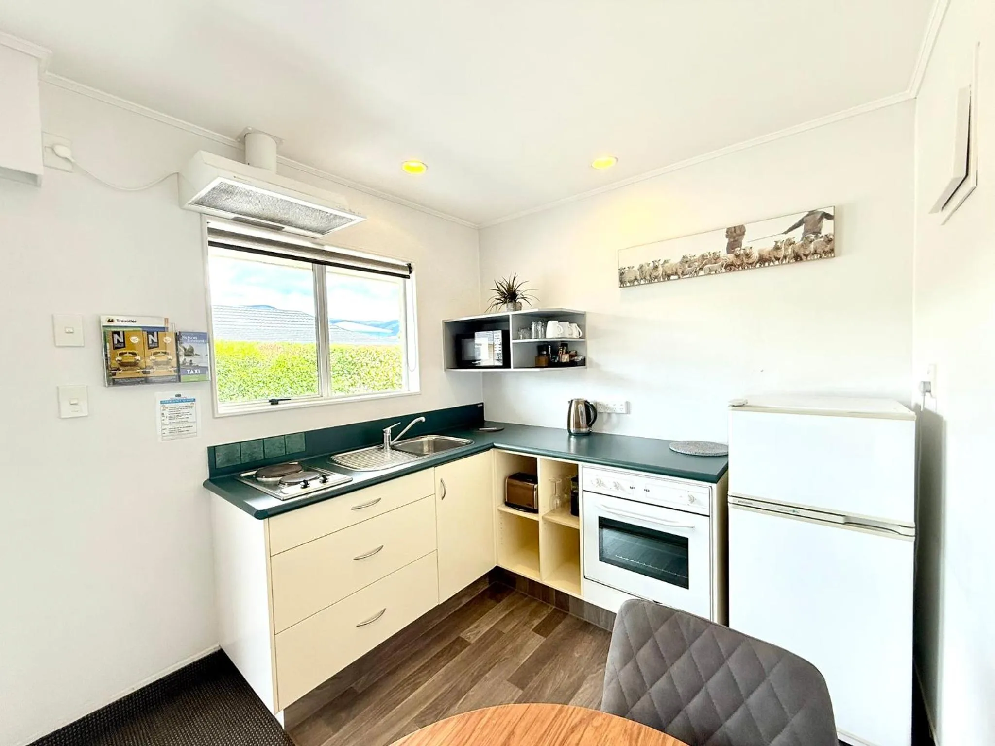 Kitchen or kitchenette in ASURE Fountain Resort Motel