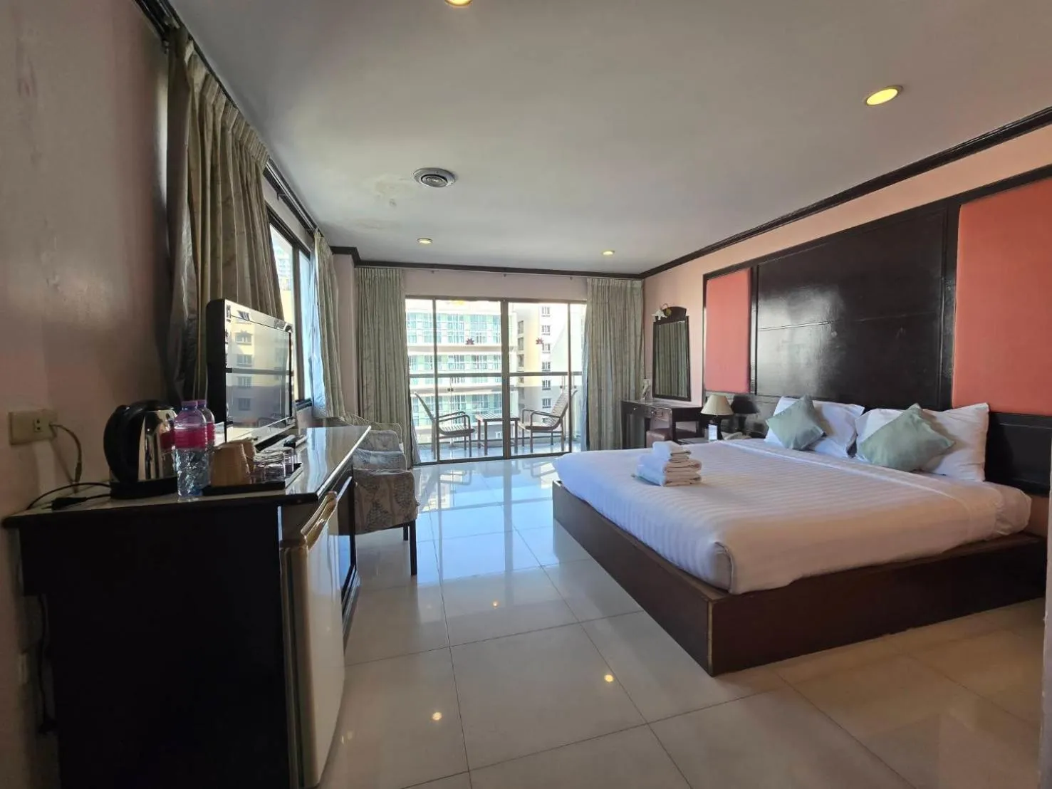 TV and multimedia, Bed in Mike Beach Resort