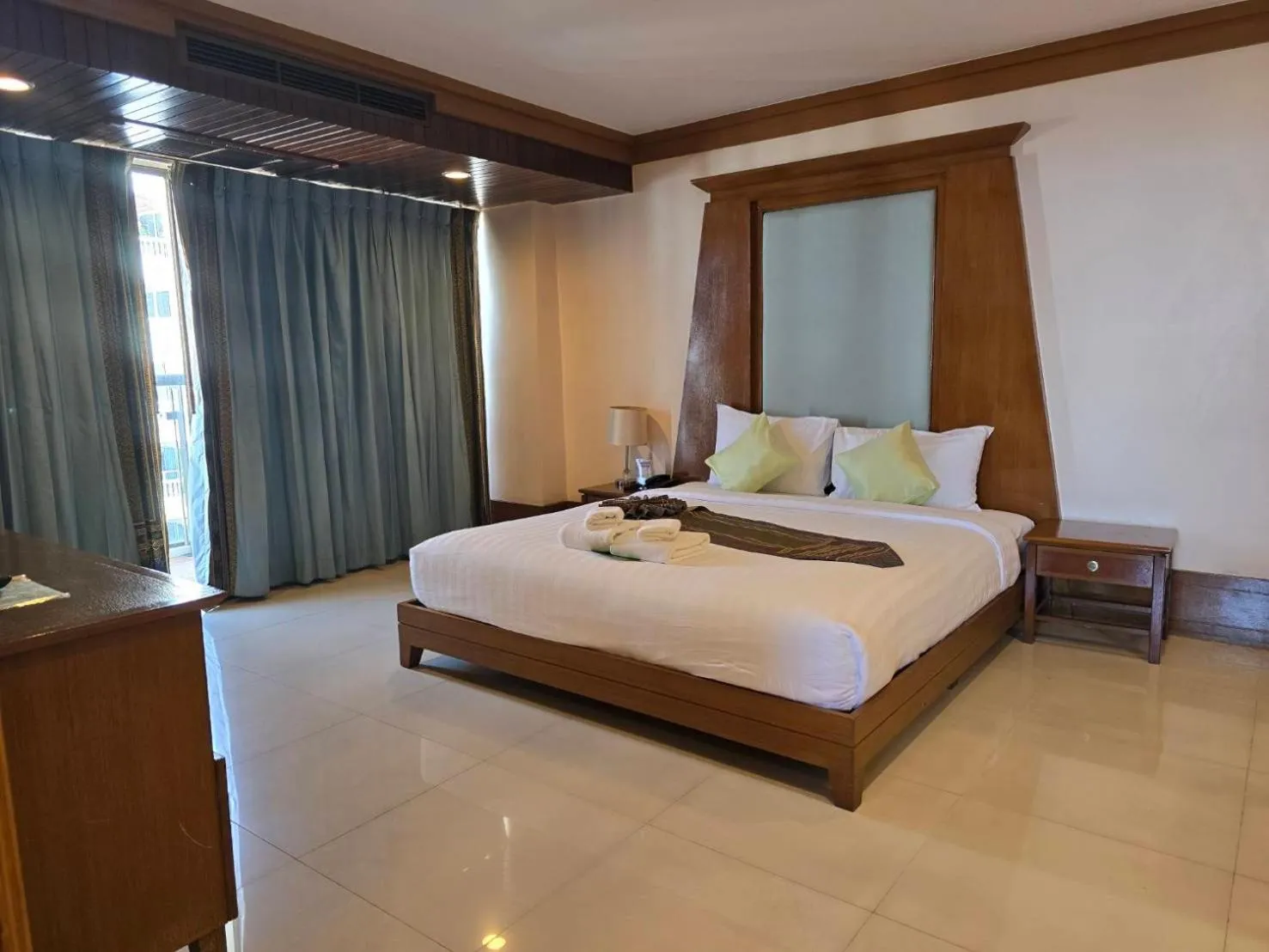 Bedroom, Bed in Mike Beach Resort