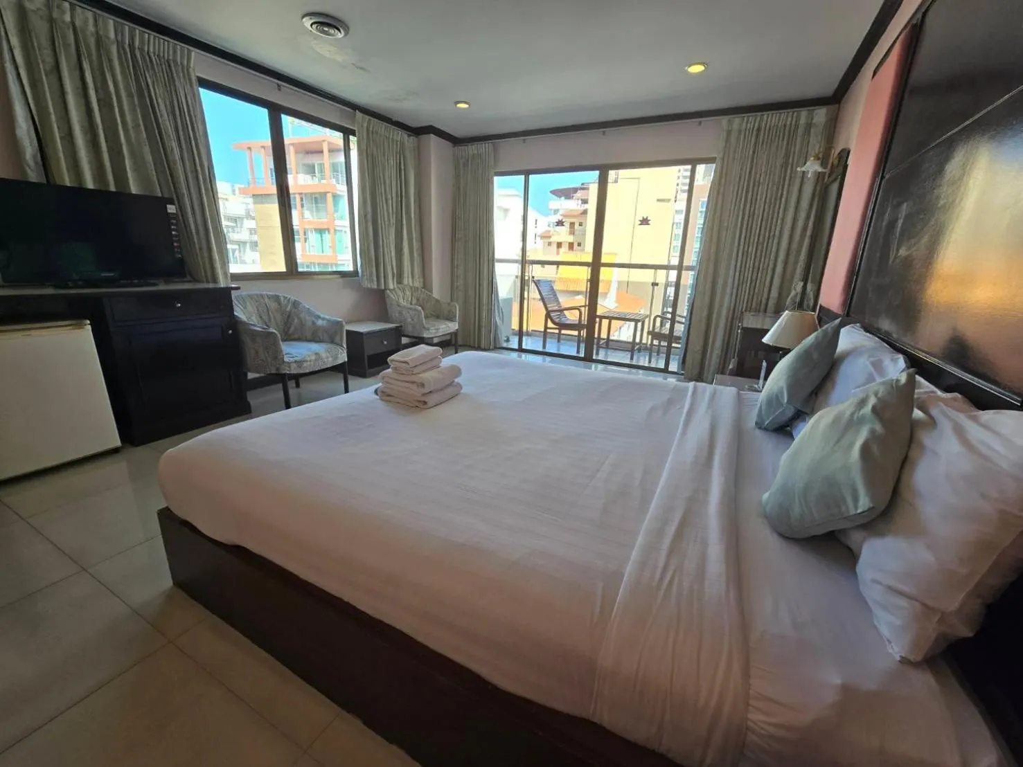 TV and multimedia, Bed in Mike Beach Resort