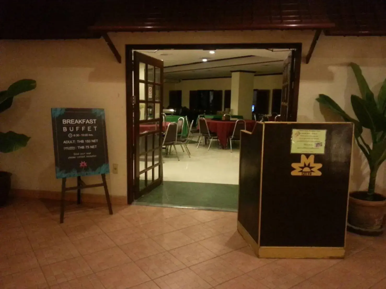 Breakfast in Mike Beach Resort Breakfast in Mike Beach Resort