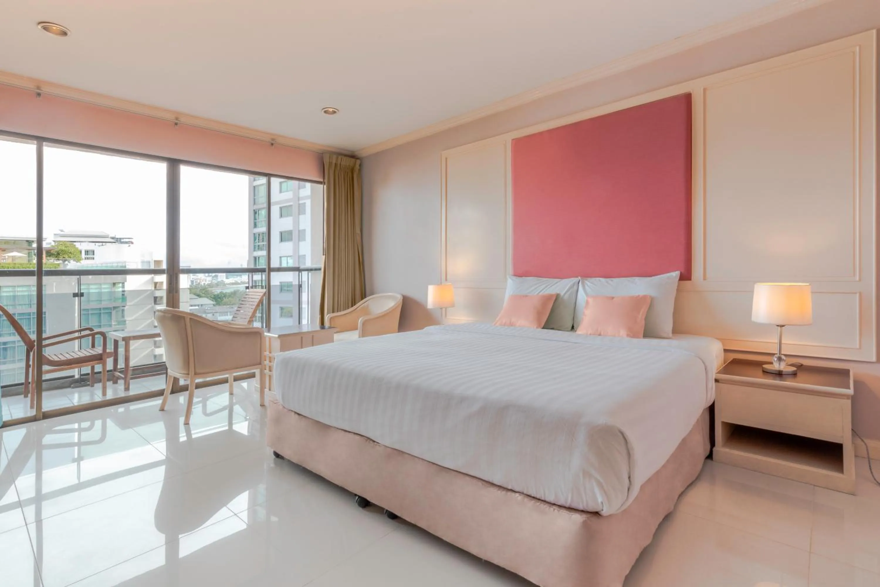 Bedroom, Bed in Mike Beach Resort