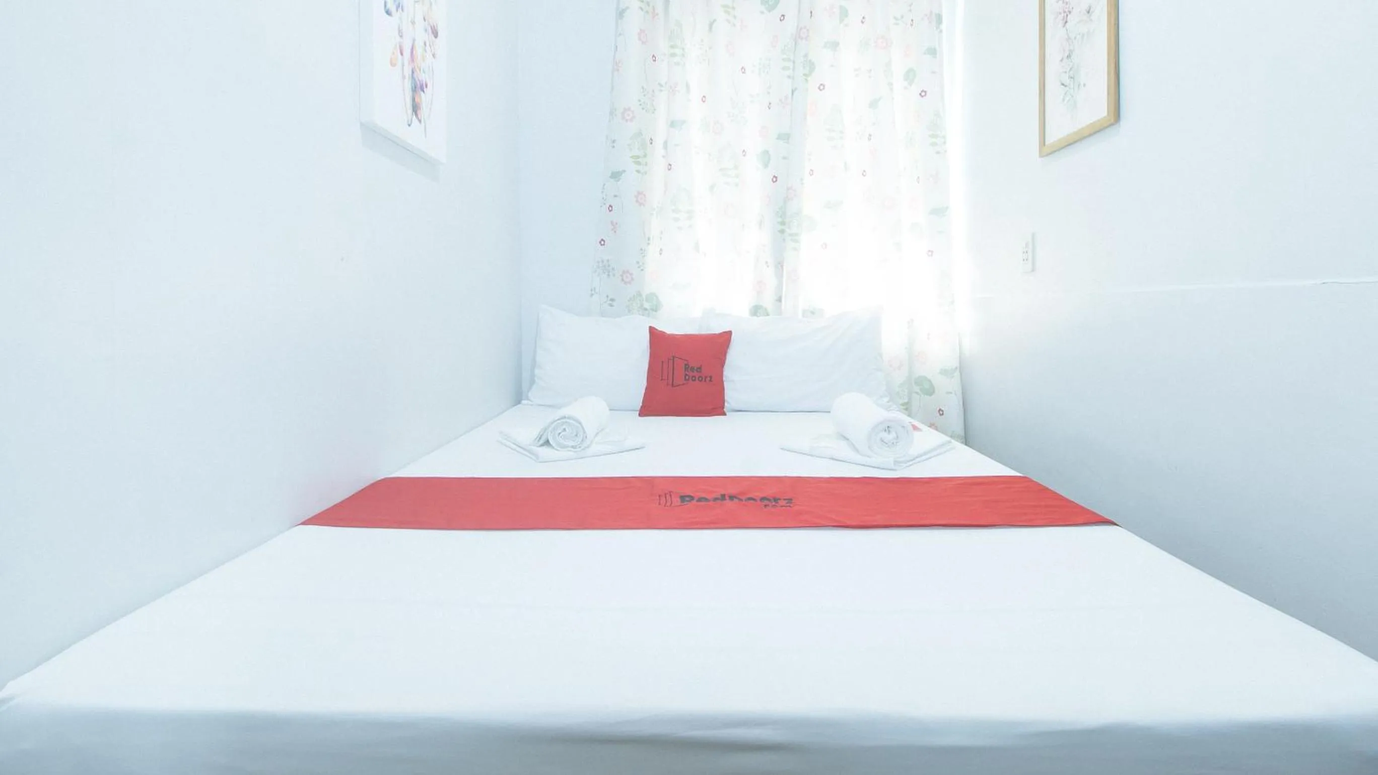 Bed in RedDoorz at Bunakidz Lodge El Nido Palawan