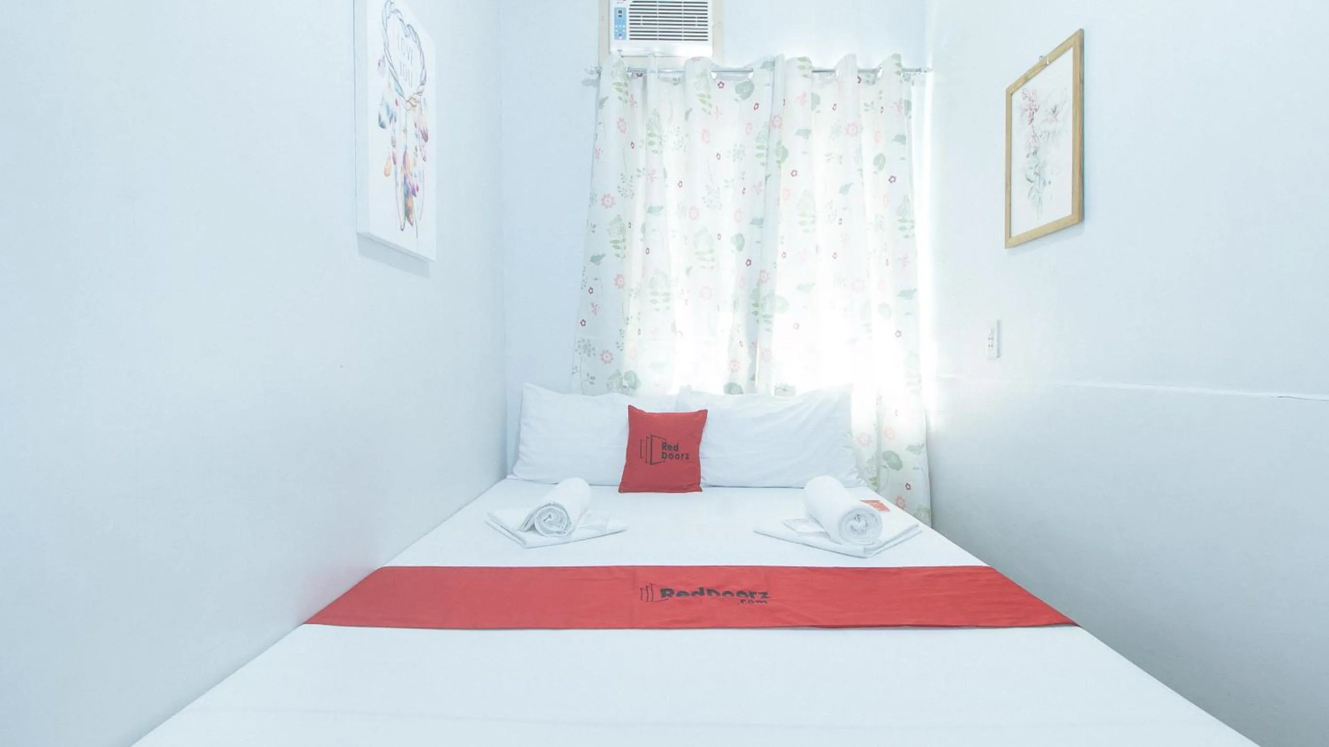 Bed in RedDoorz at Bunakidz Lodge El Nido Palawan