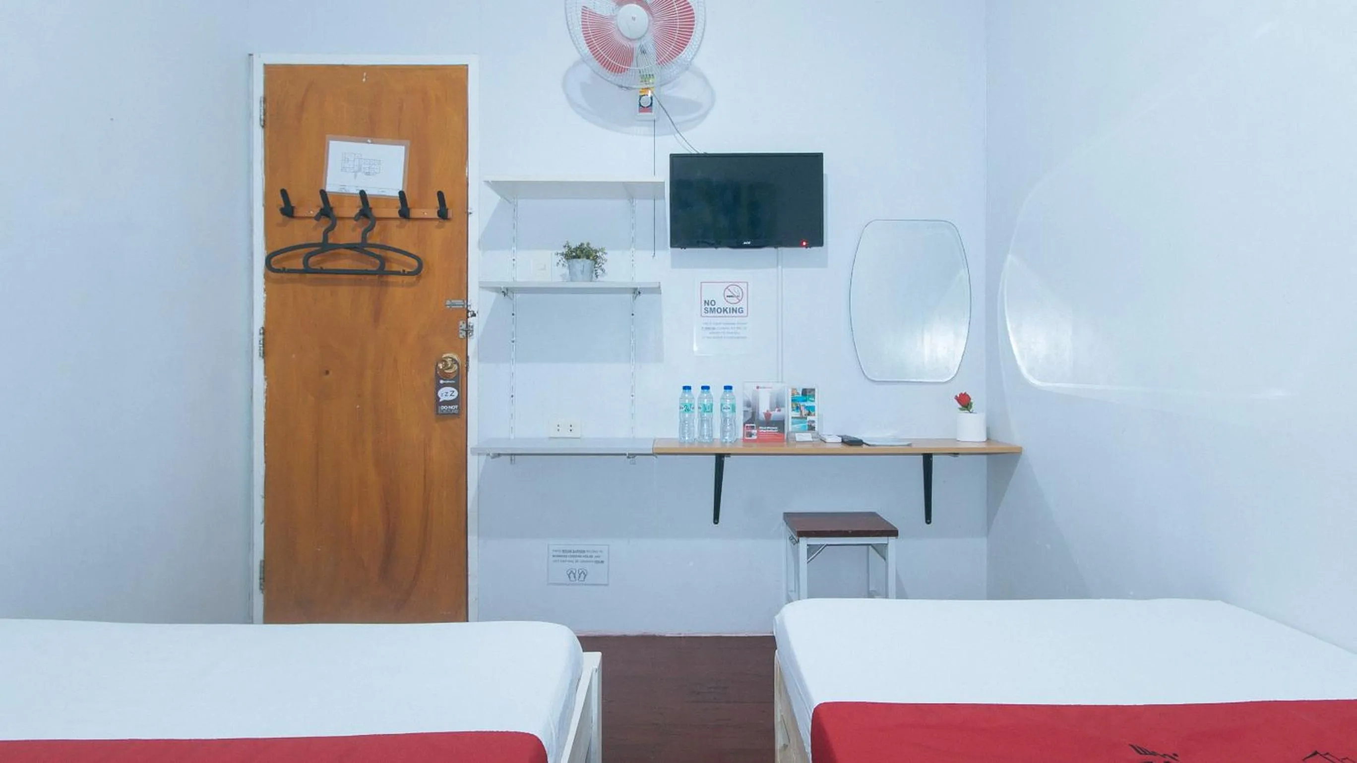 TV and multimedia, Bed in RedDoorz at Bunakidz Lodge El Nido Palawan