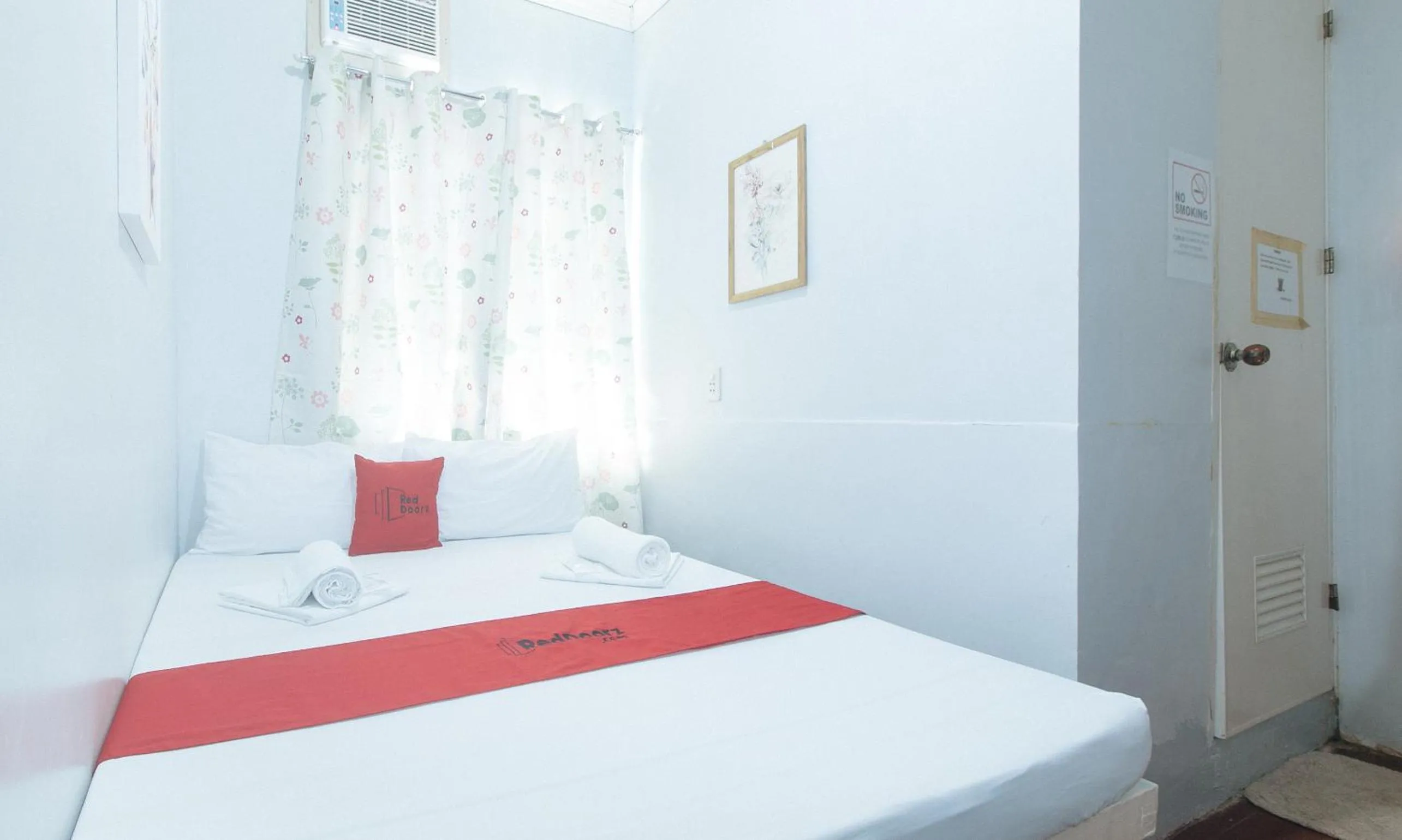 Bed in RedDoorz at Bunakidz Lodge El Nido Palawan