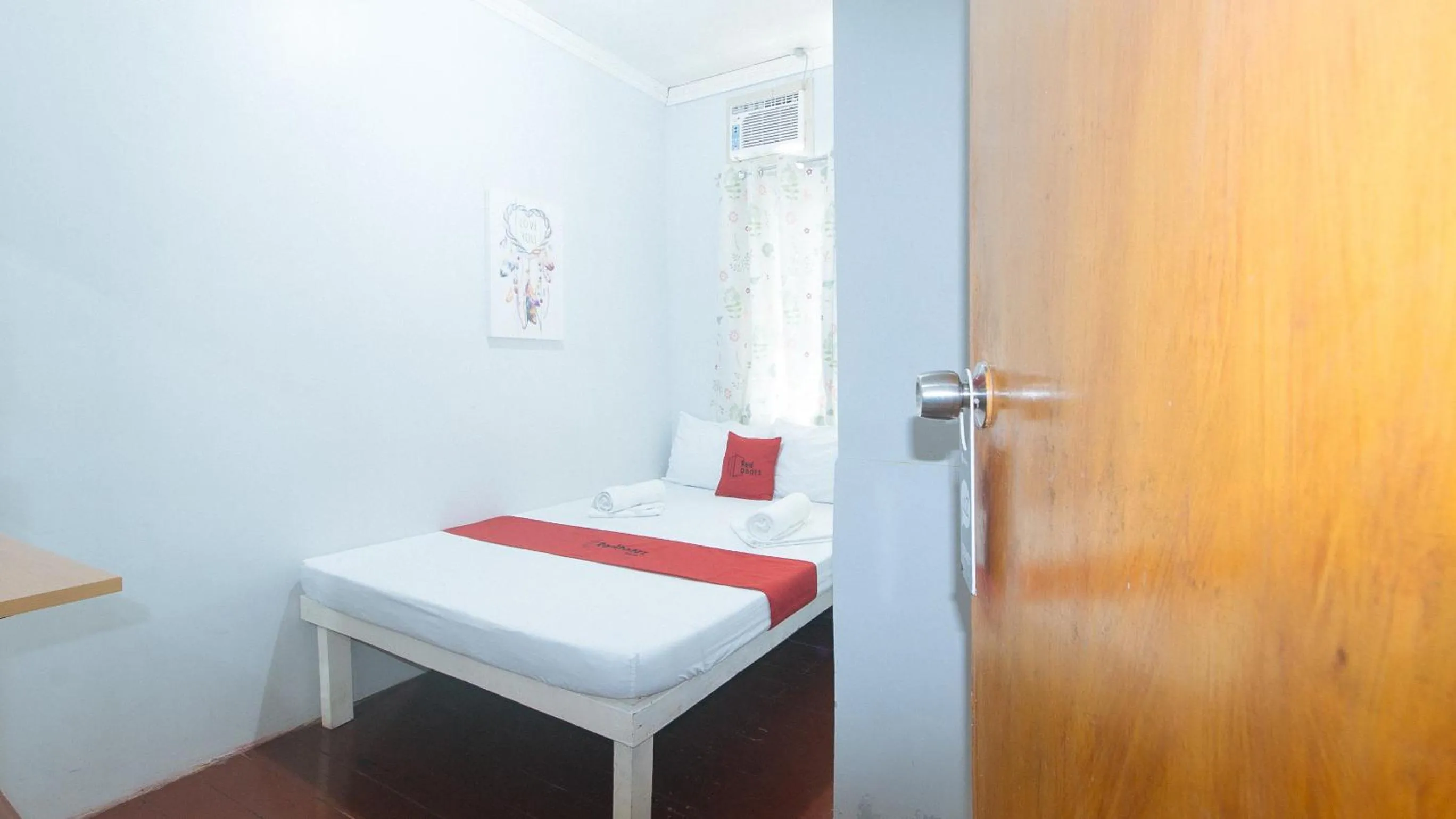 Bed in RedDoorz at Bunakidz Lodge El Nido Palawan