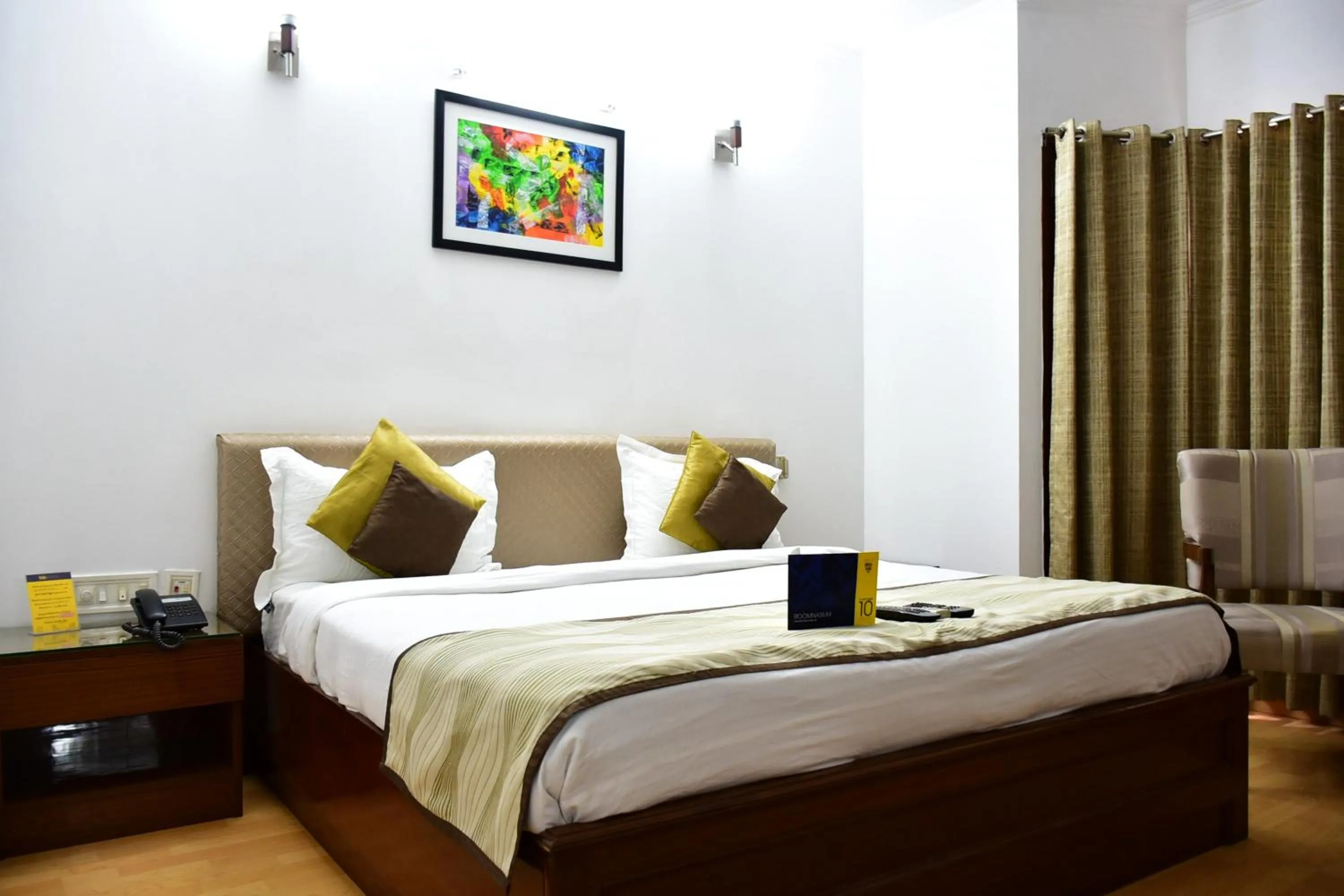 Bedroom, Bed in Hotel Windsor Castle Cyber City