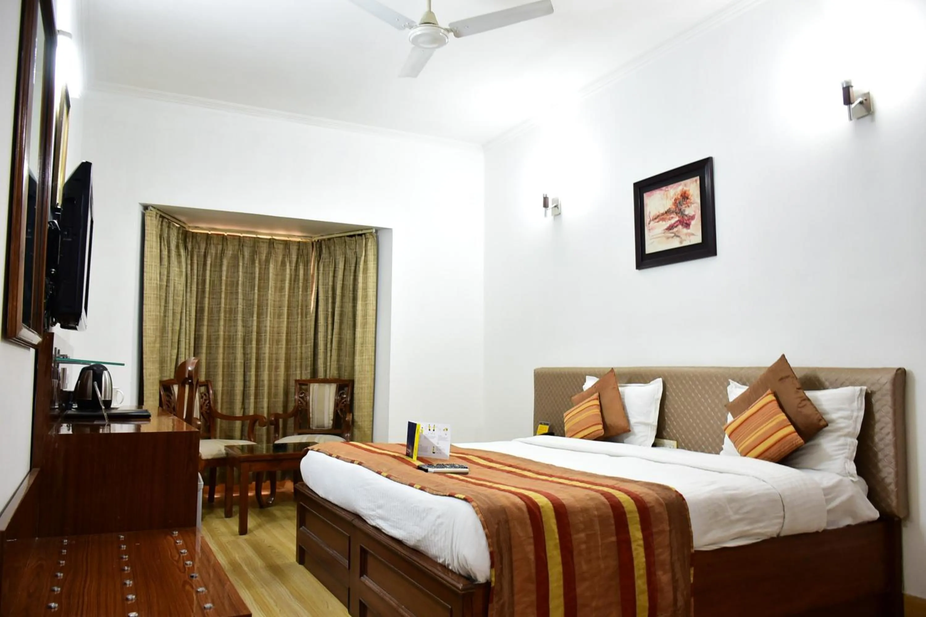 Bedroom, Bed in Hotel Windsor Castle Cyber City