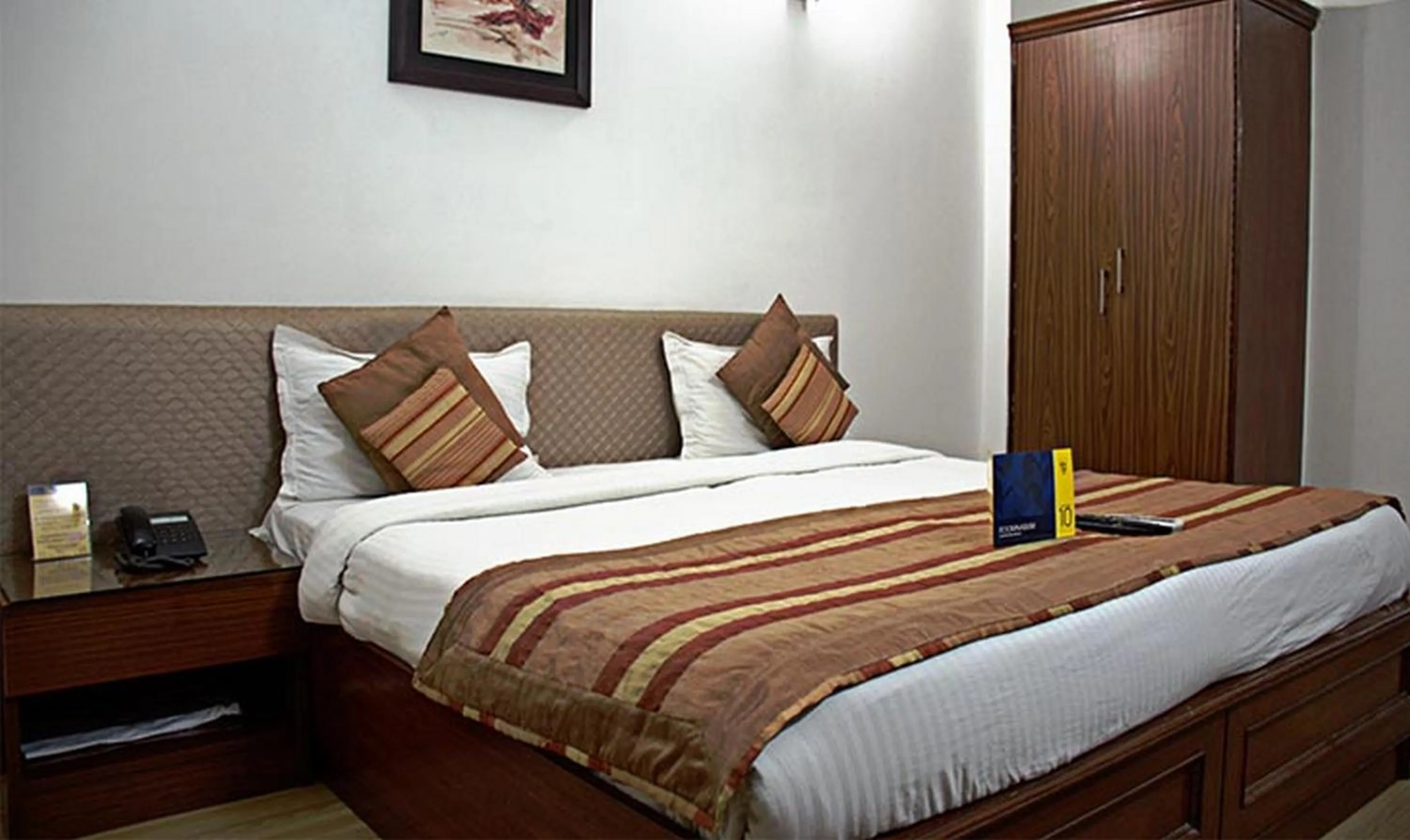 Bedroom, Bed in Hotel Windsor Castle Cyber City