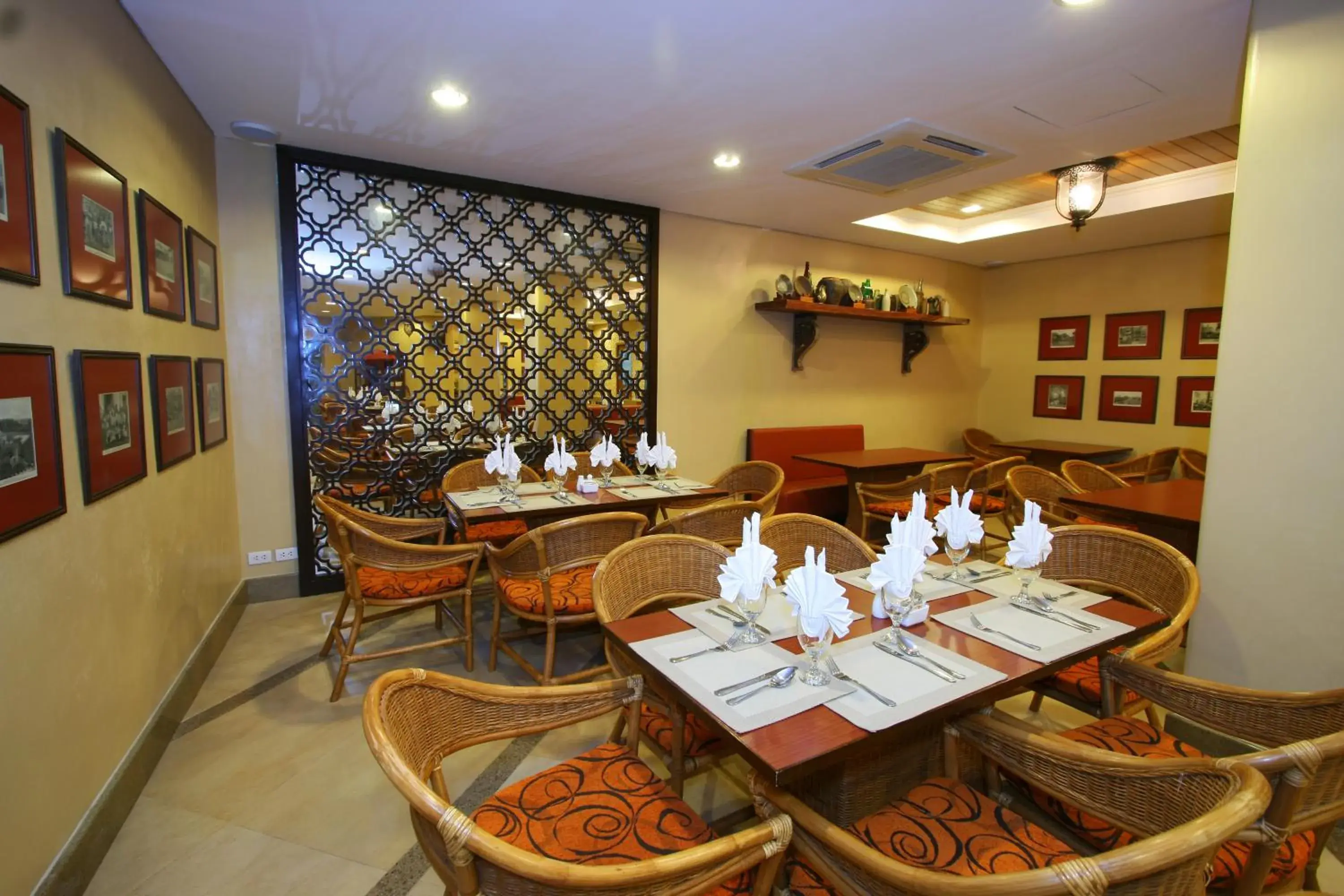 Restaurant/places to eat in Crown Regency Prince Resort Restaurant/places to eat in Crown Regency Prince Resort