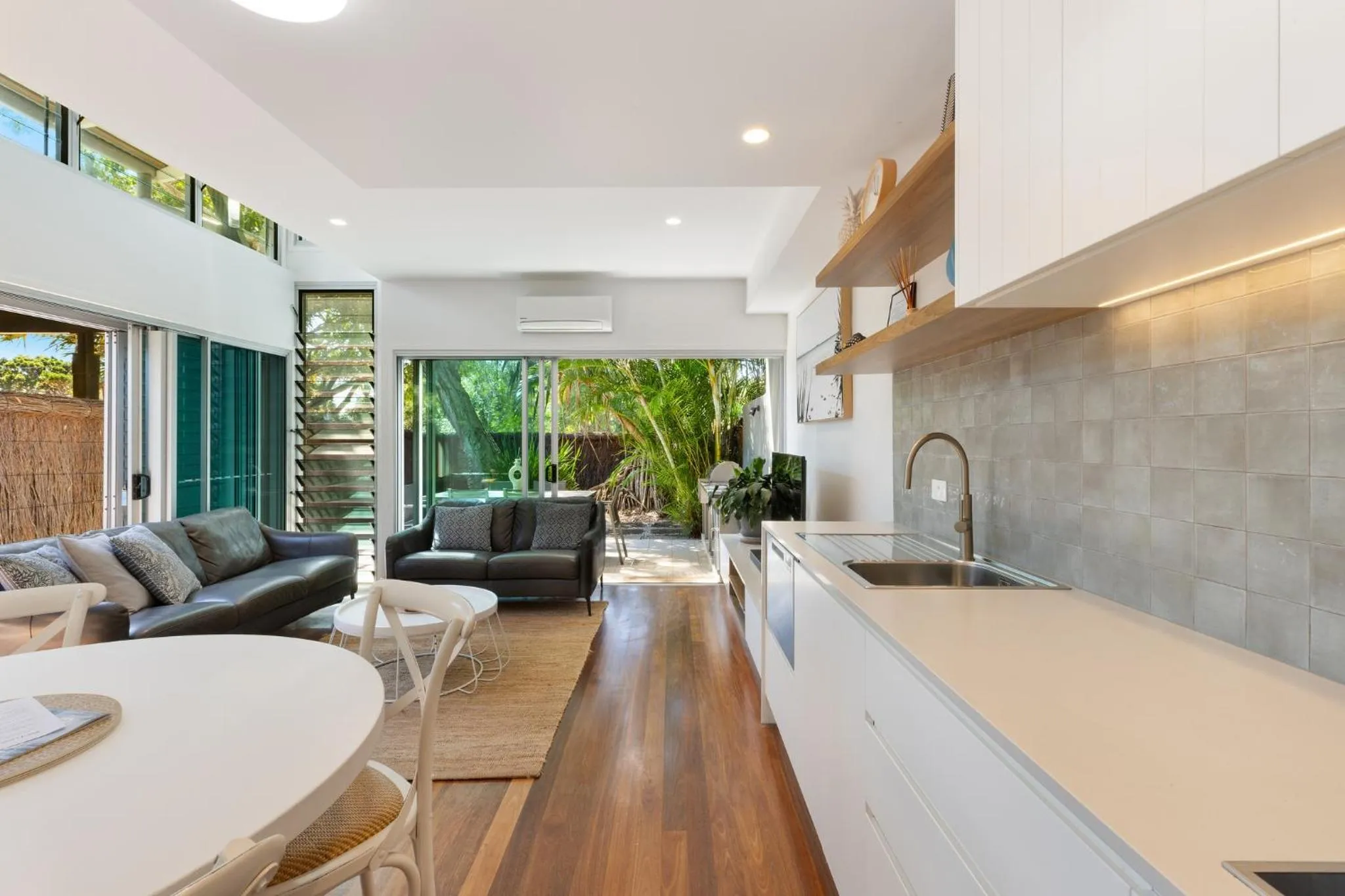 Kitchen or kitchenette in East On Byron Bay Apartments