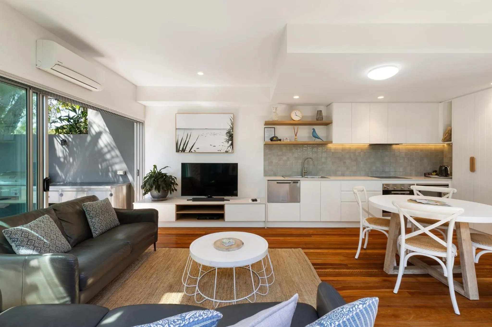 TV and multimedia in East On Byron Bay Apartments