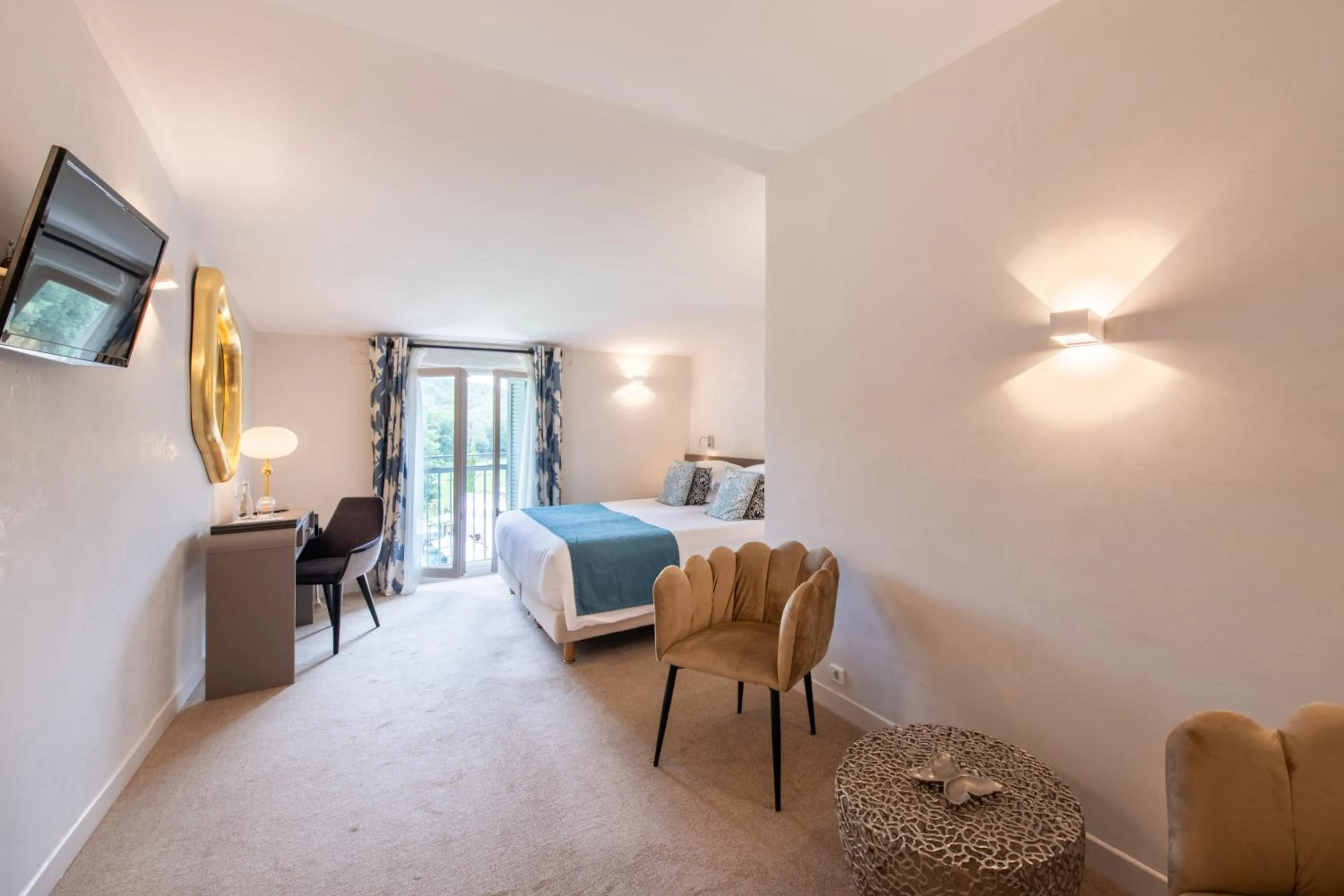 Photo of the whole room, Bed in Hôtel Golf & Spa Château de la Bégude The Originals Collection