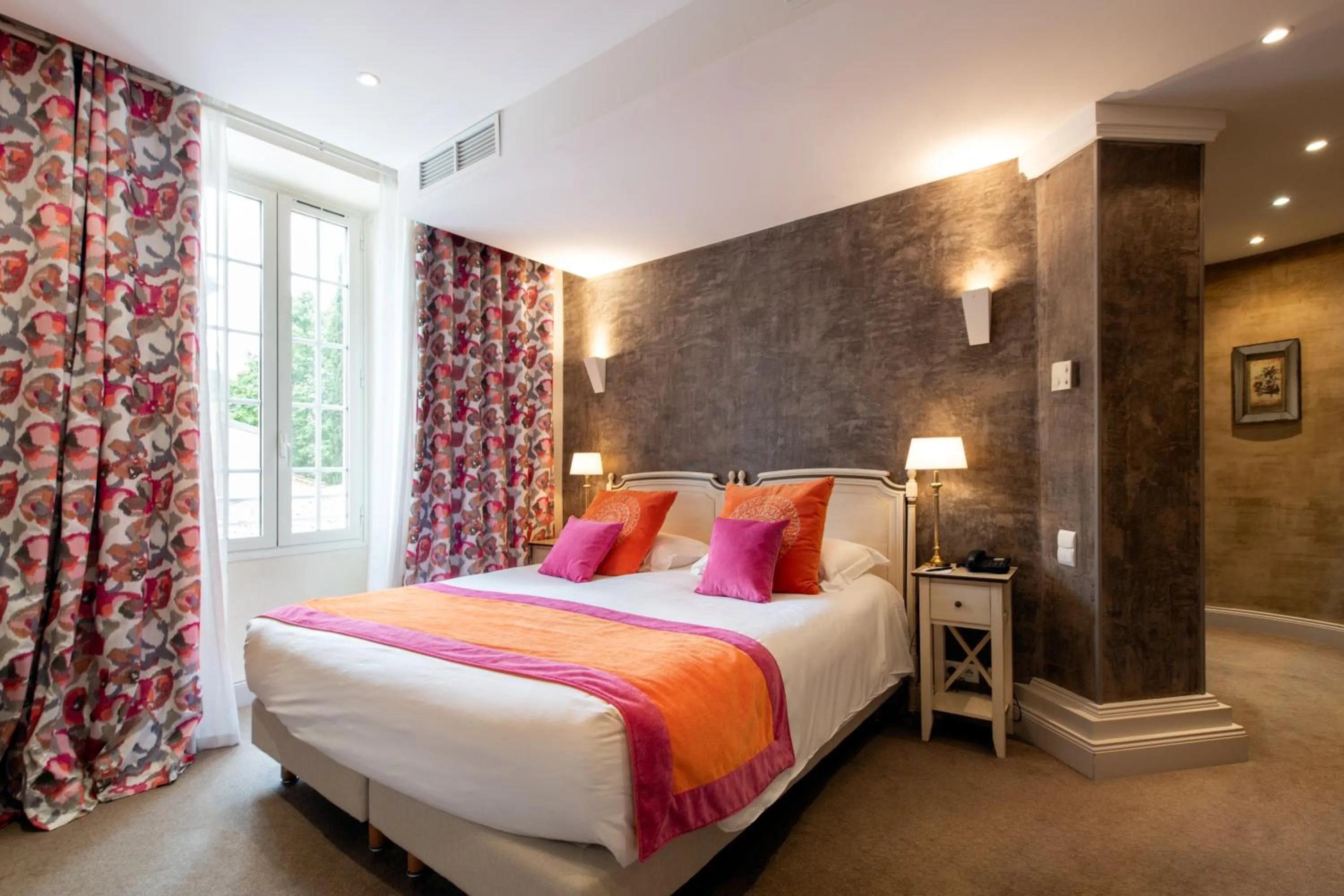 Bed in Hôtel Golf & Spa Château de la Bégude The Originals Collection