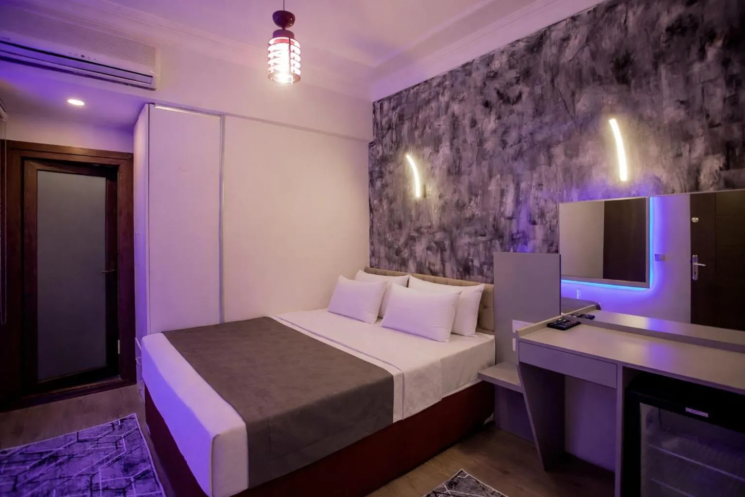 Photo of the whole room, Bed in Hotel Pera Capitol - Taksim & İstiklal