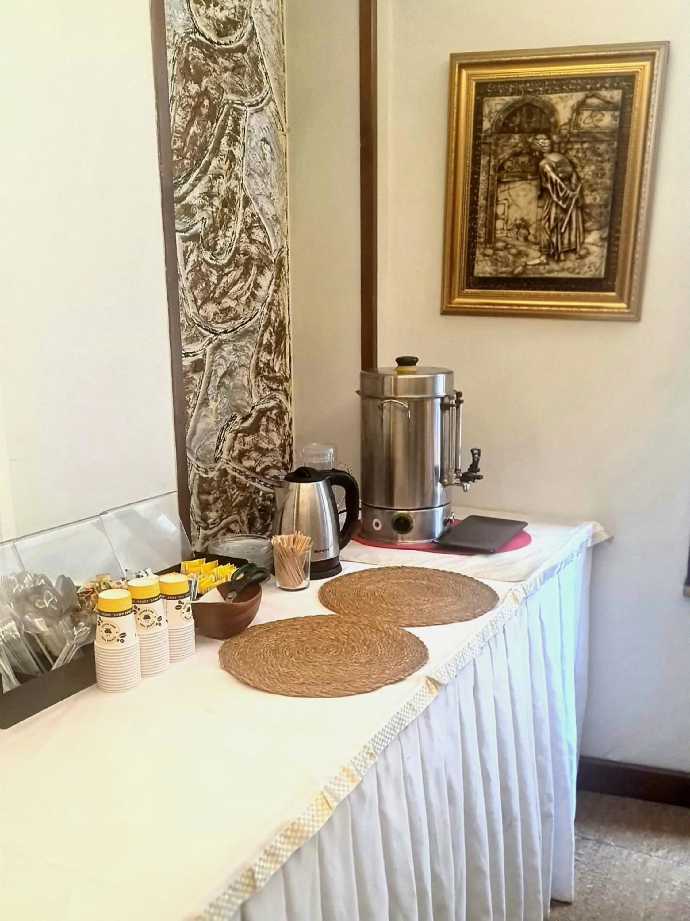 Coffee/tea facilities in Hotel Pera Capitol