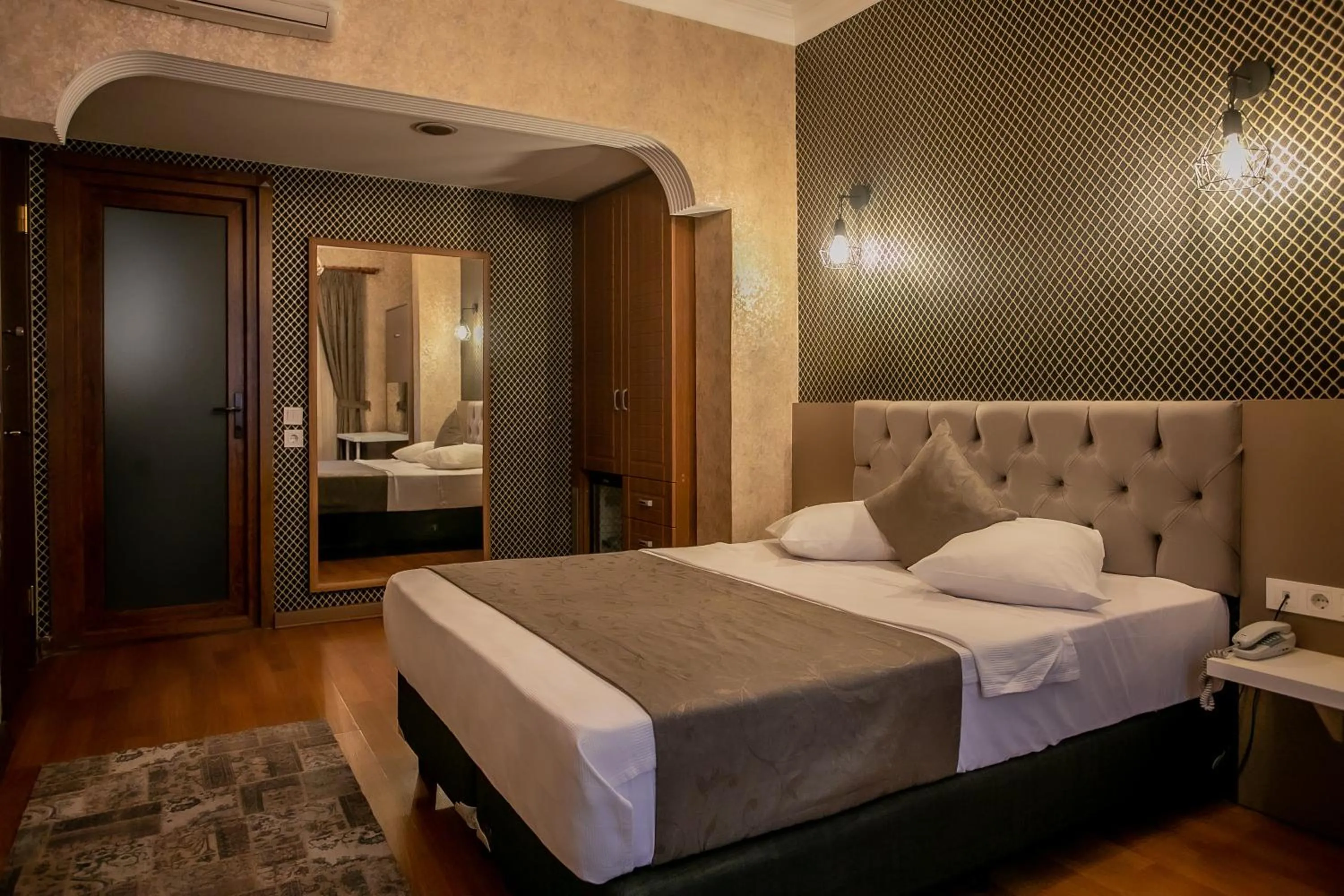 Massage, Bed in Hotel Pera Capitol