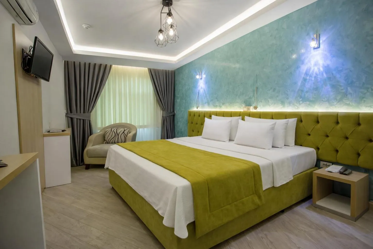 Bed in Hotel Pera Capitol - Taksim & İstiklal