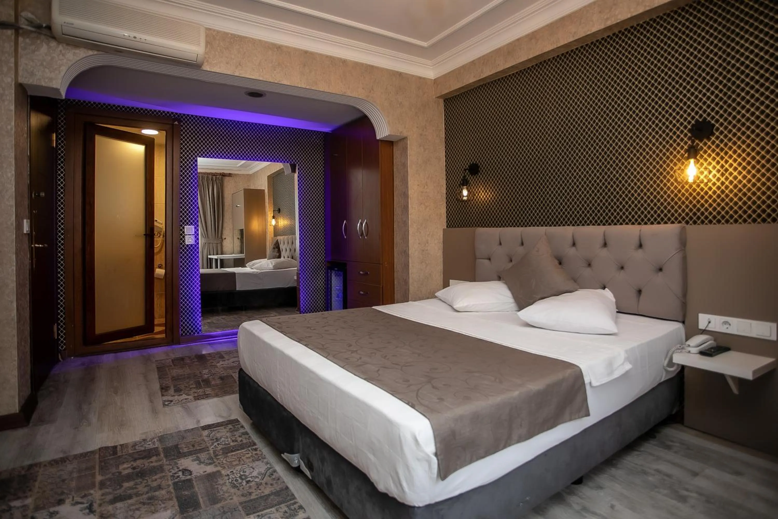 Massage, Bed in Hotel Pera Capitol