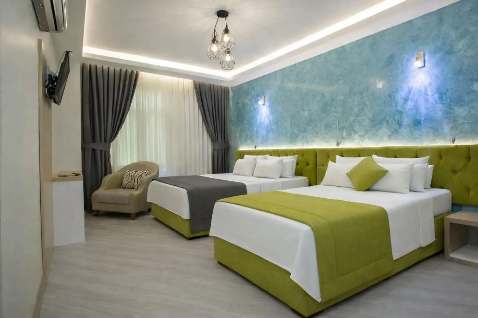 Photo of the whole room, Bed in Hotel Pera Capitol - Taksim & İstiklal