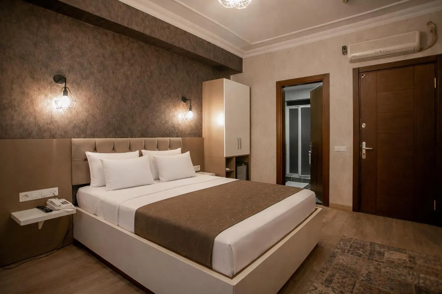 Bed in Hotel Pera Capitol - Taksim & İstiklal