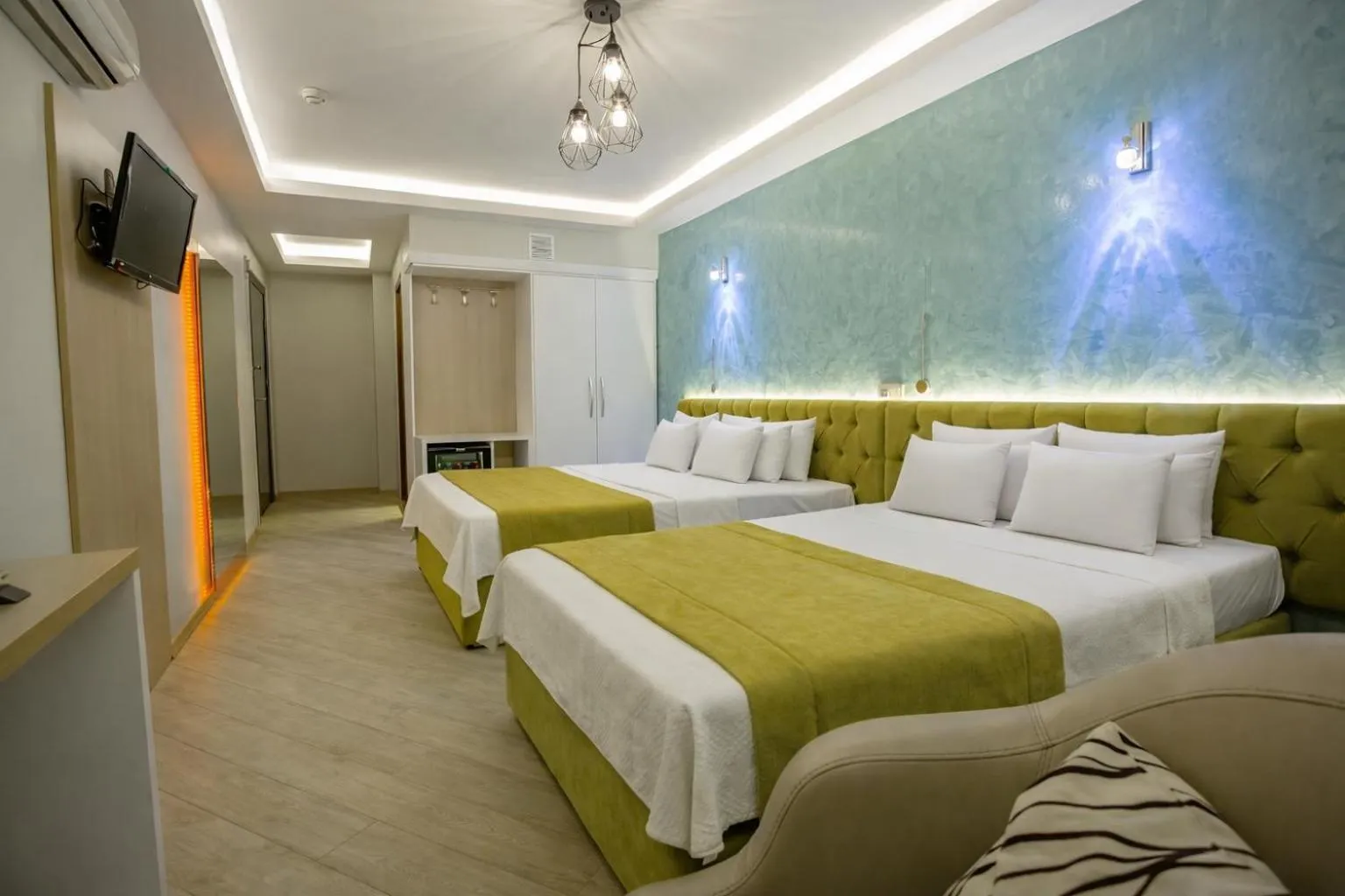 Photo of the whole room, Bed in Hotel Pera Capitol - Taksim & İstiklal