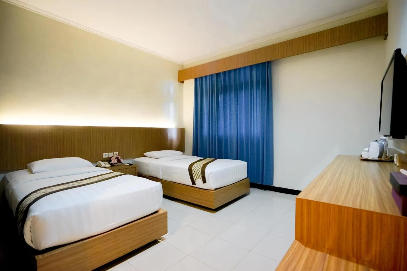 Bedroom, Bed in Cakra Kusuma Hotel