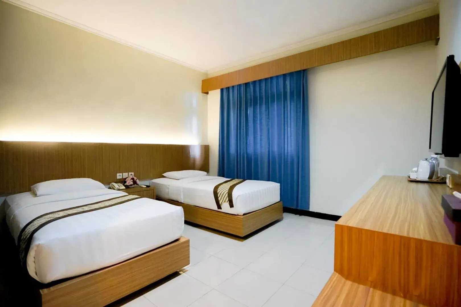 Superior Twin Room in Cakra Kusuma Hotel Superior Twin Room in Cakra Kusuma Hotel
