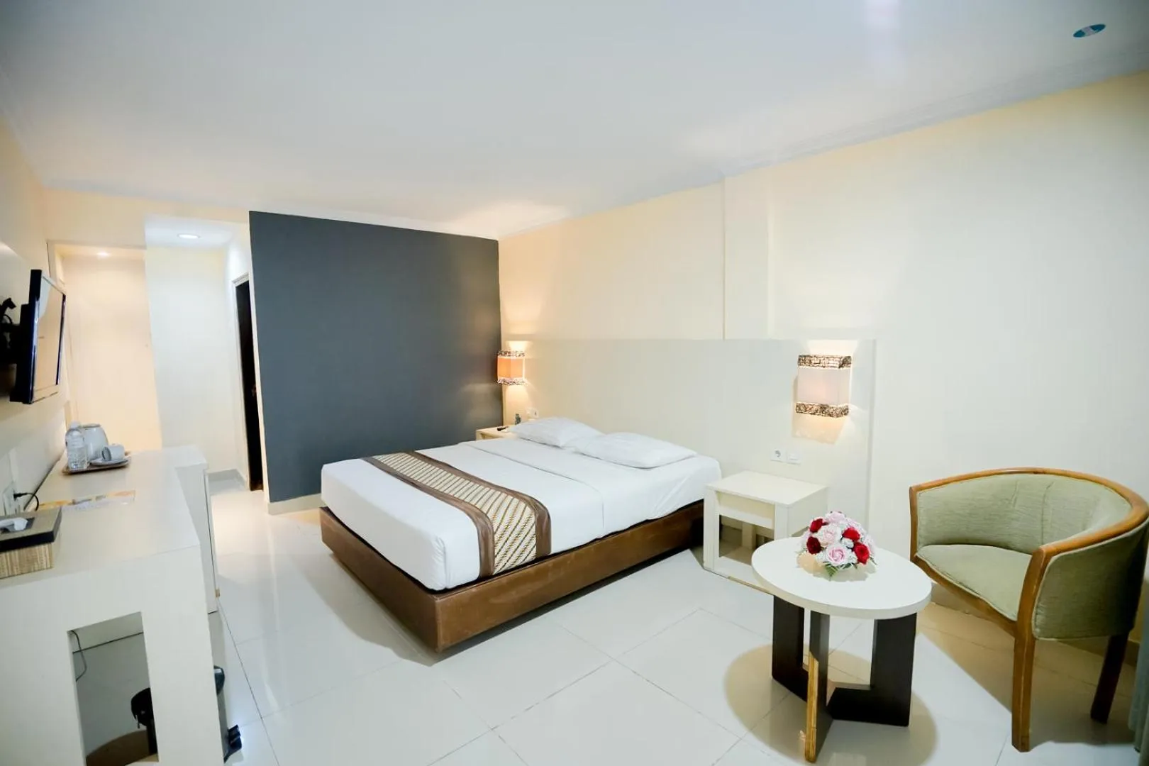 Bedroom, Bed in Cakra Kusuma Hotel