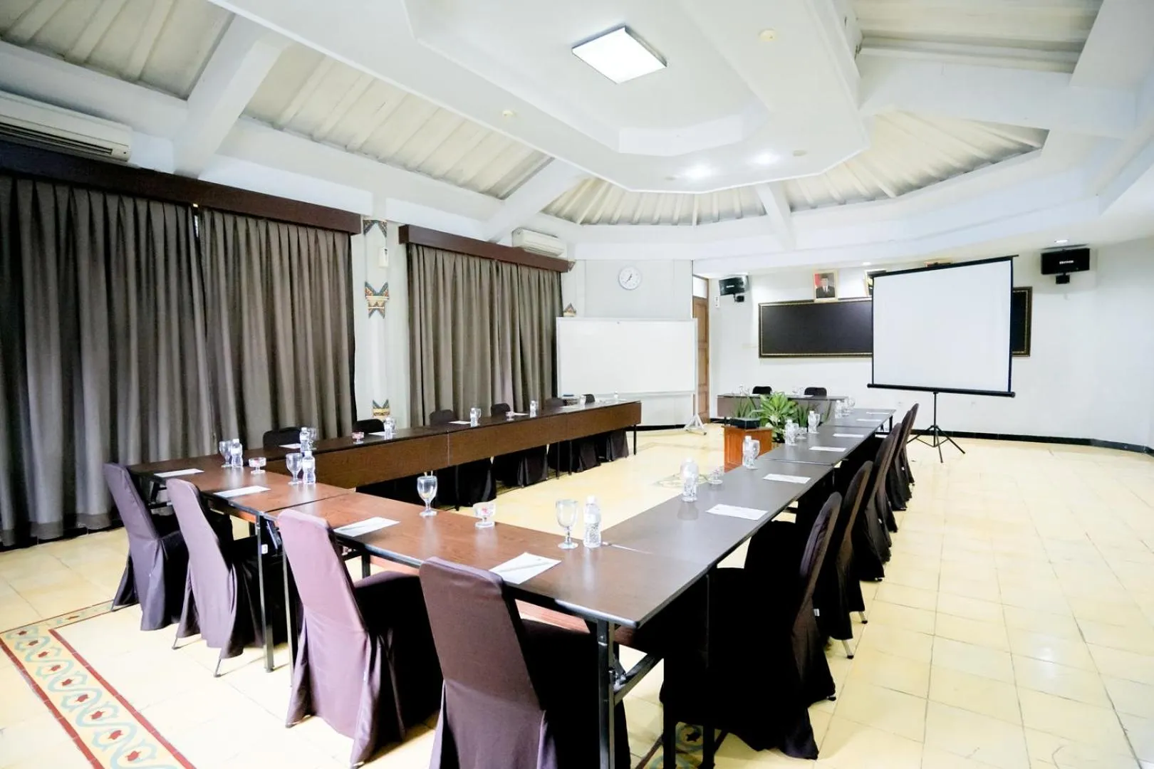 Meeting/conference room in Cakra Kusuma Hotel