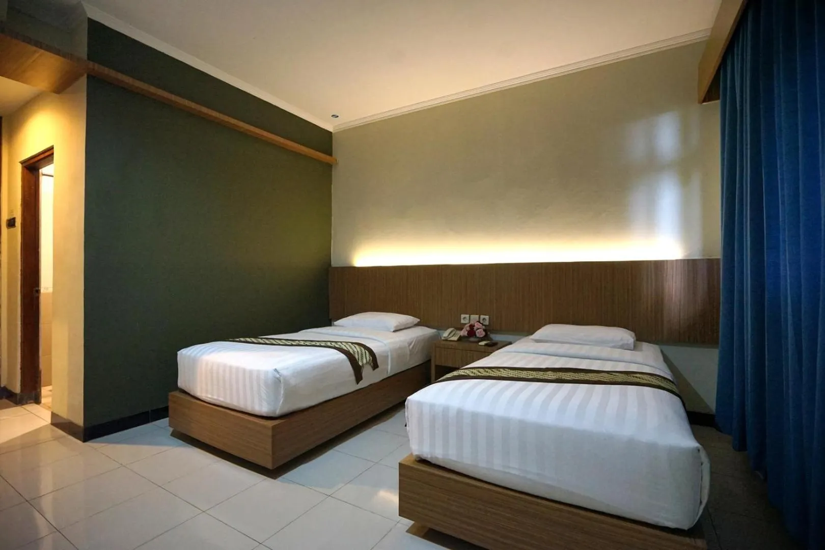 Bedroom, Bed in Cakra Kusuma Hotel
