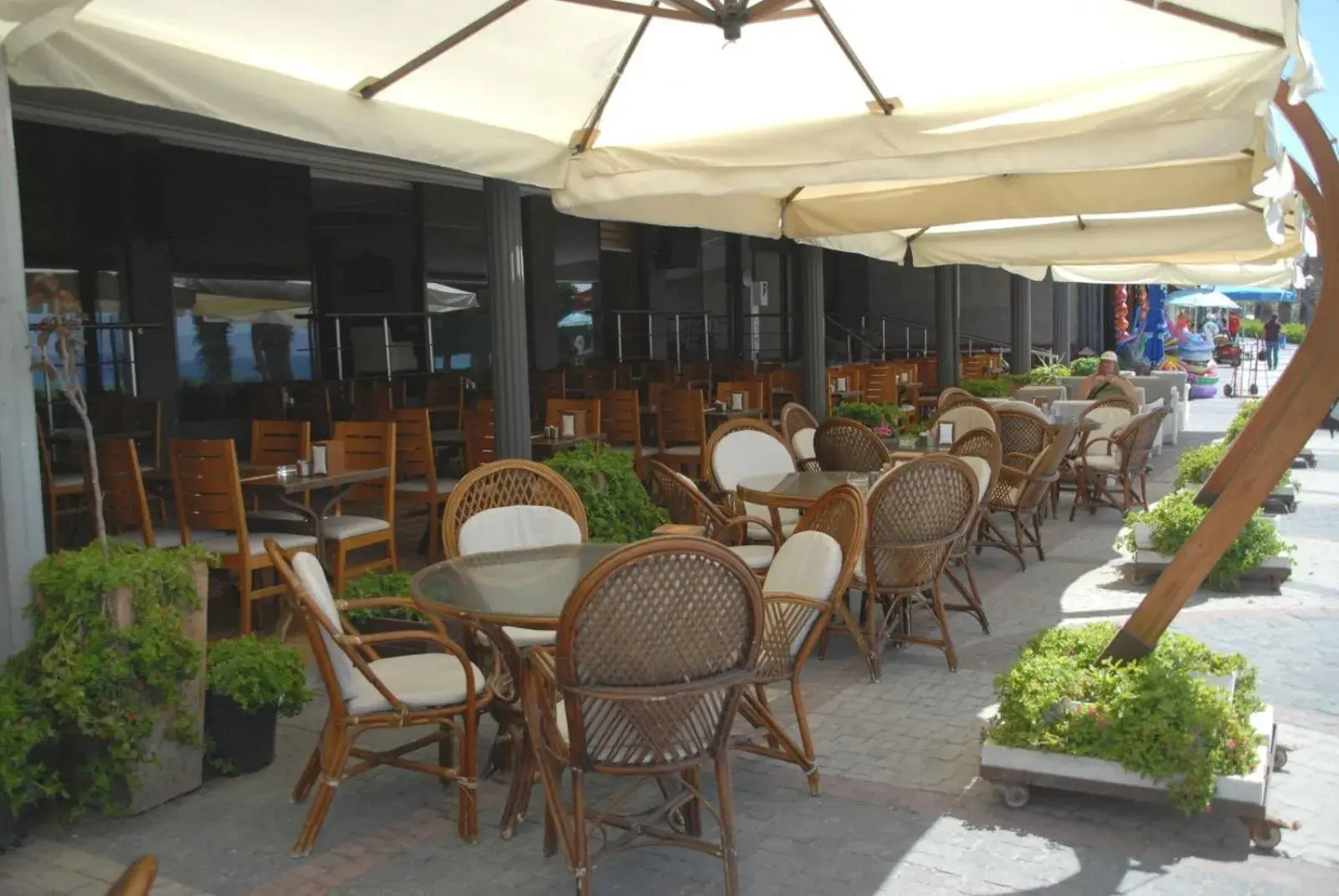 Restaurant/places to eat in Sunday Beach Hotel Restaurant/places to eat in Sunday Beach Hotel