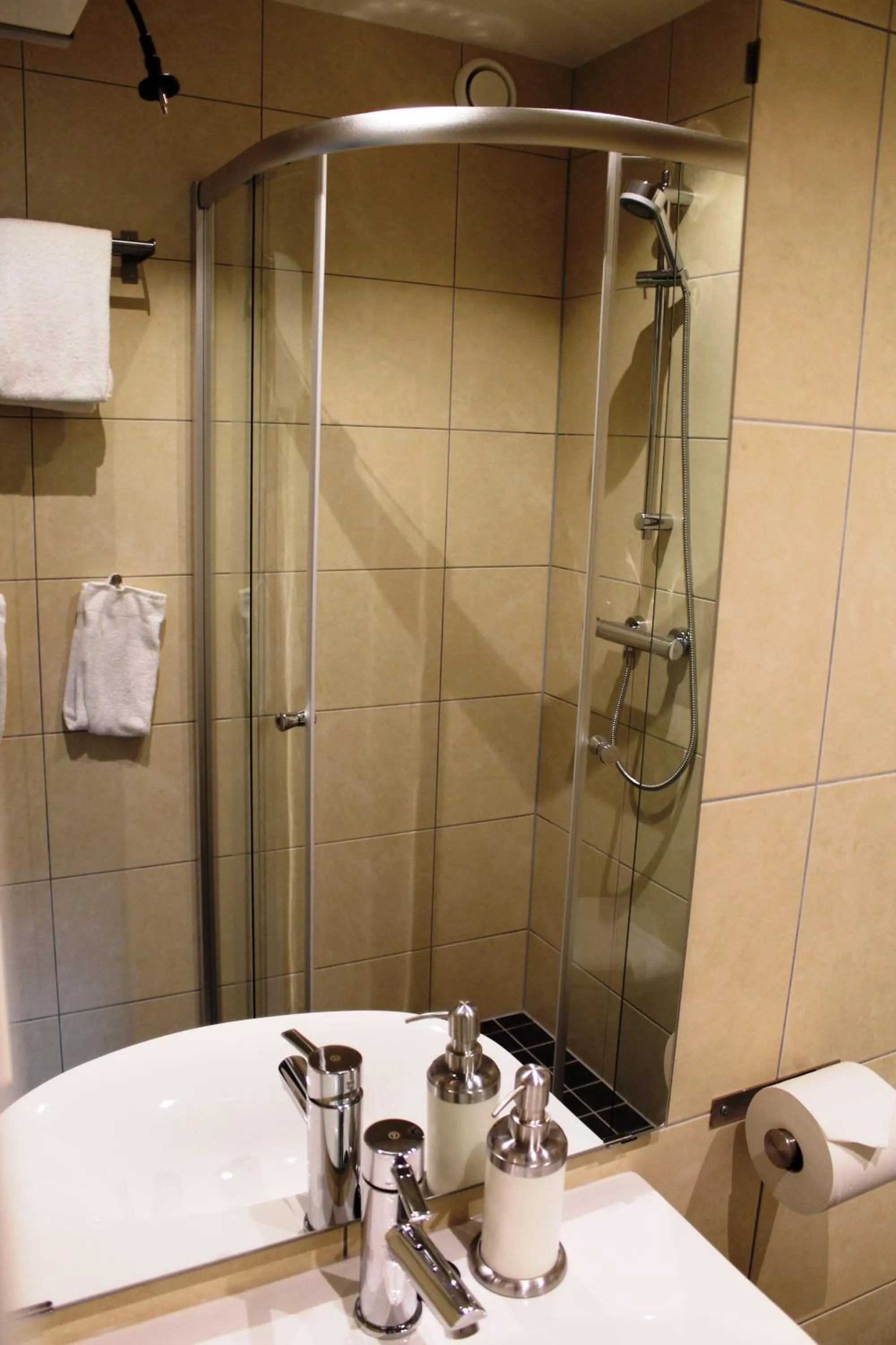 Bathroom in Støren Hotel