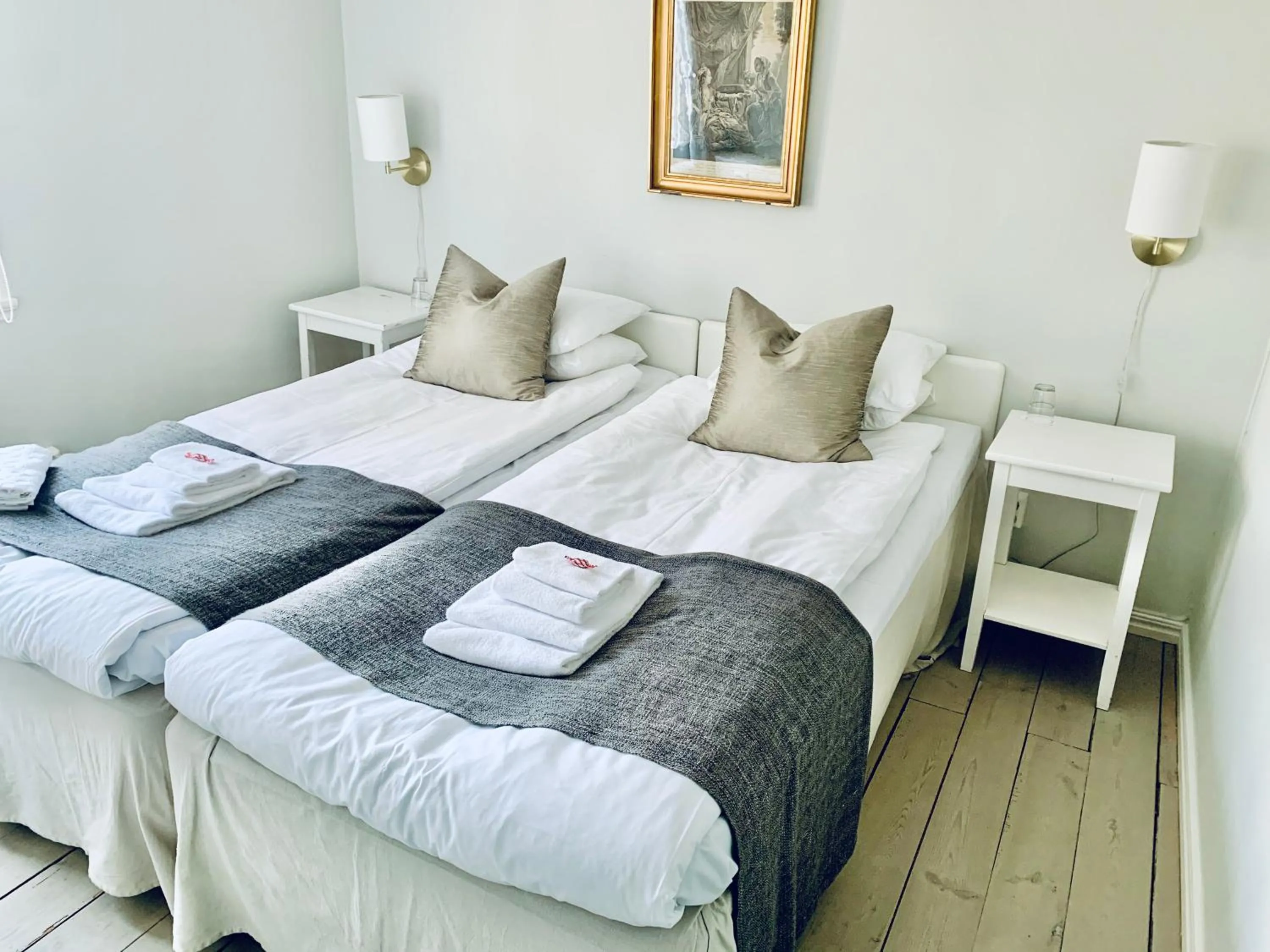 Small Double Room in Drottning Victorias Hotell & Vilohem