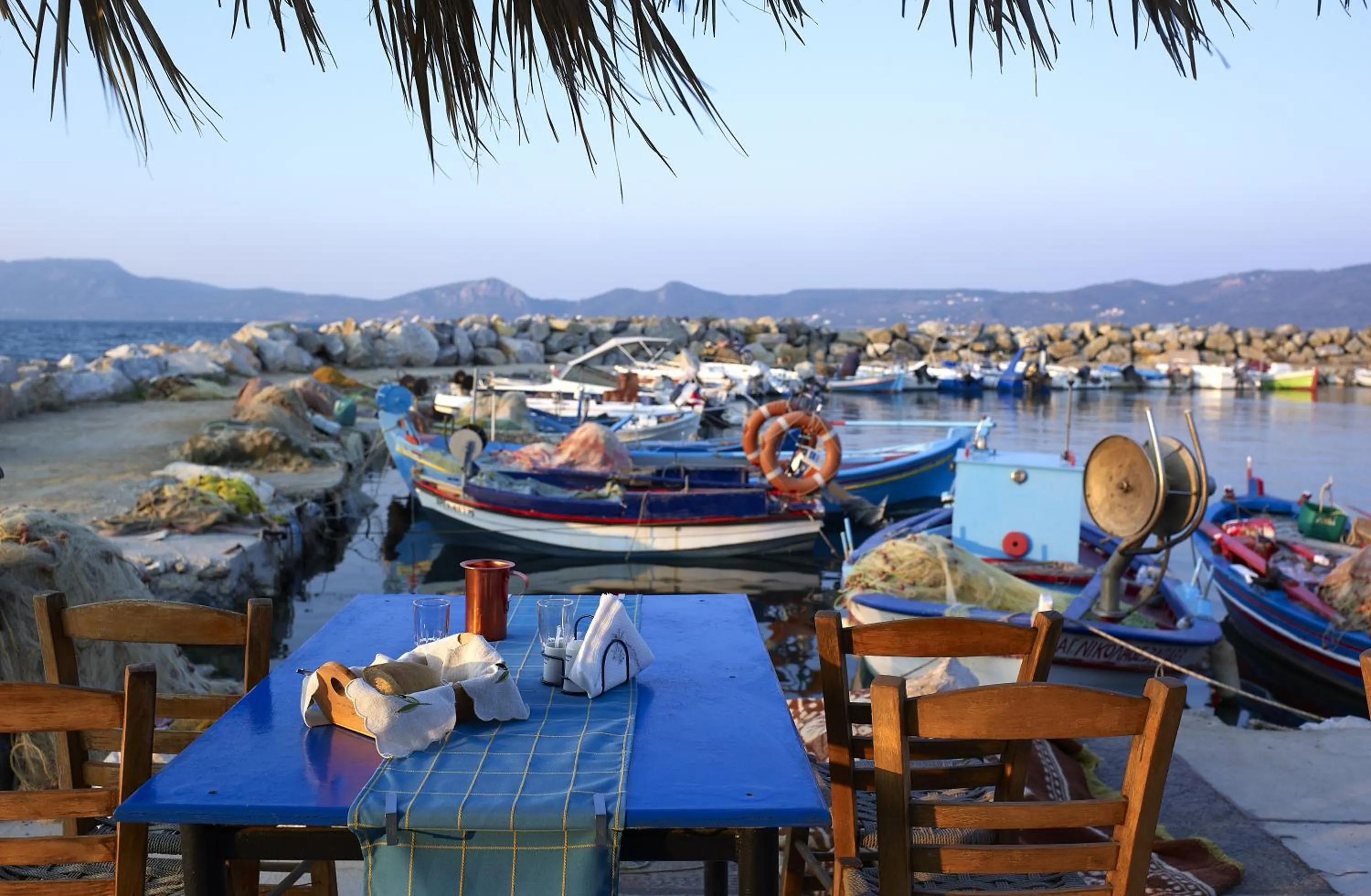 Restaurant/places to eat in Aeolis Apartments & Studios