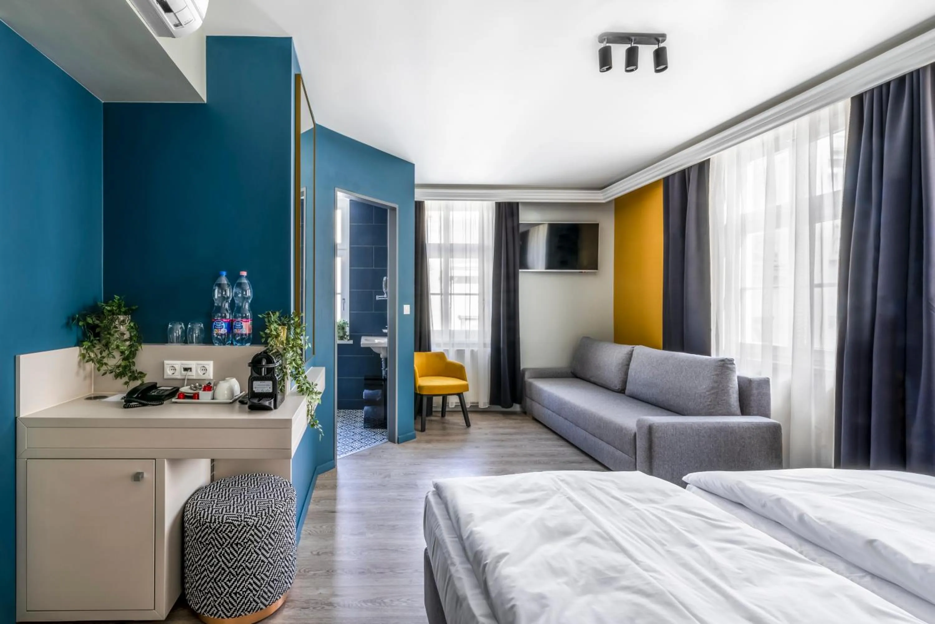 Seating area, Bed in Alta Moda Fashion Hotel