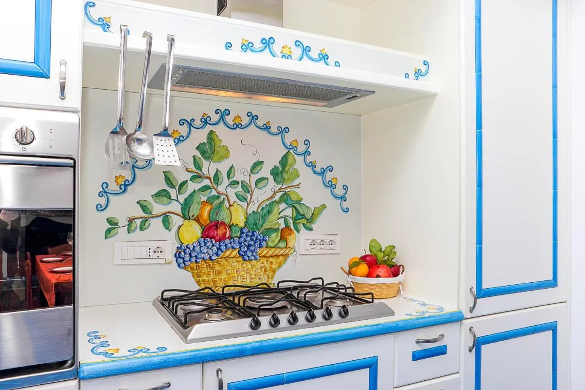Kitchen or kitchenette in Villa Il Frantoio and Lilmar