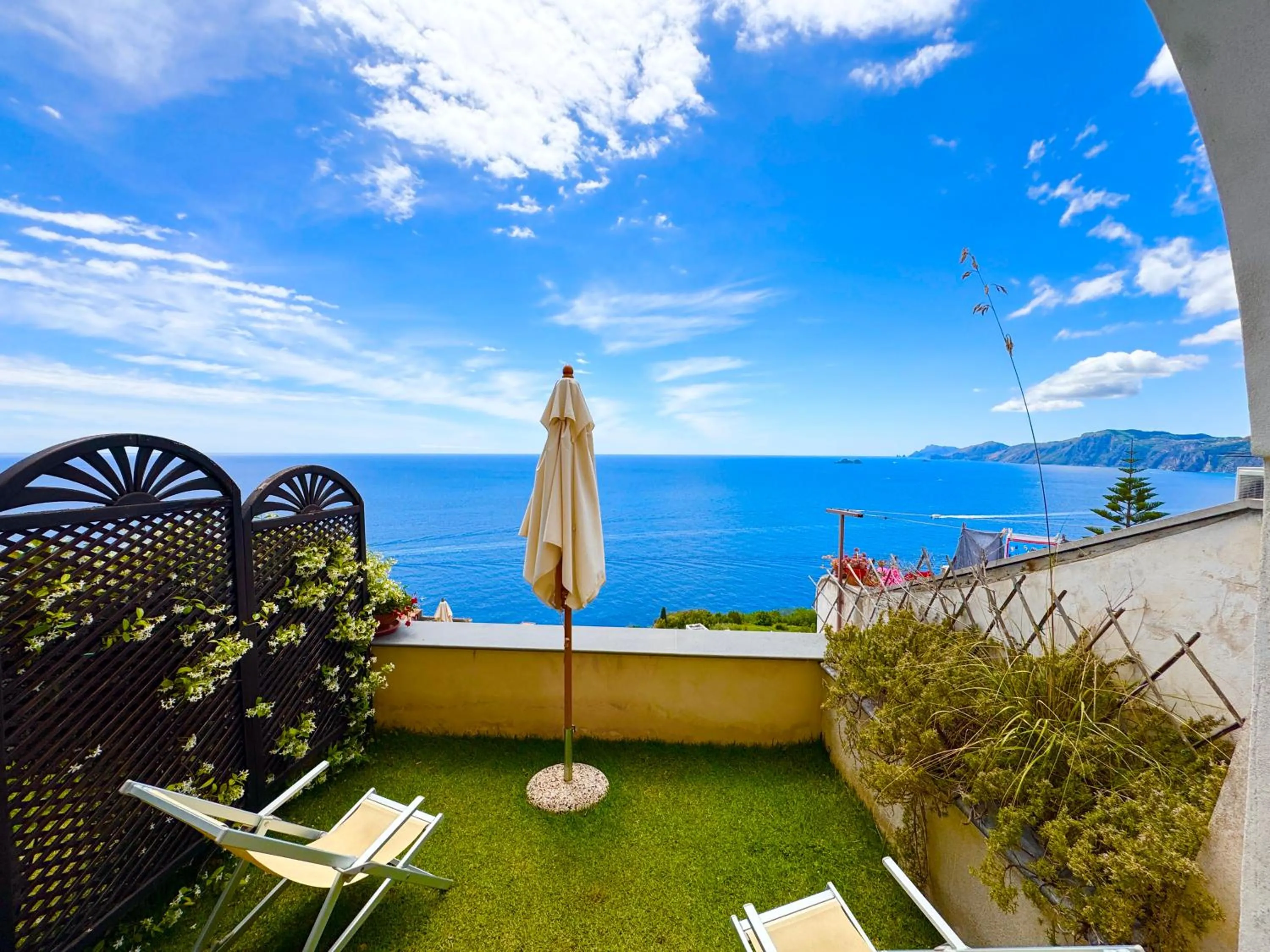 Patio in Villa Il Frantoio and Lilmar