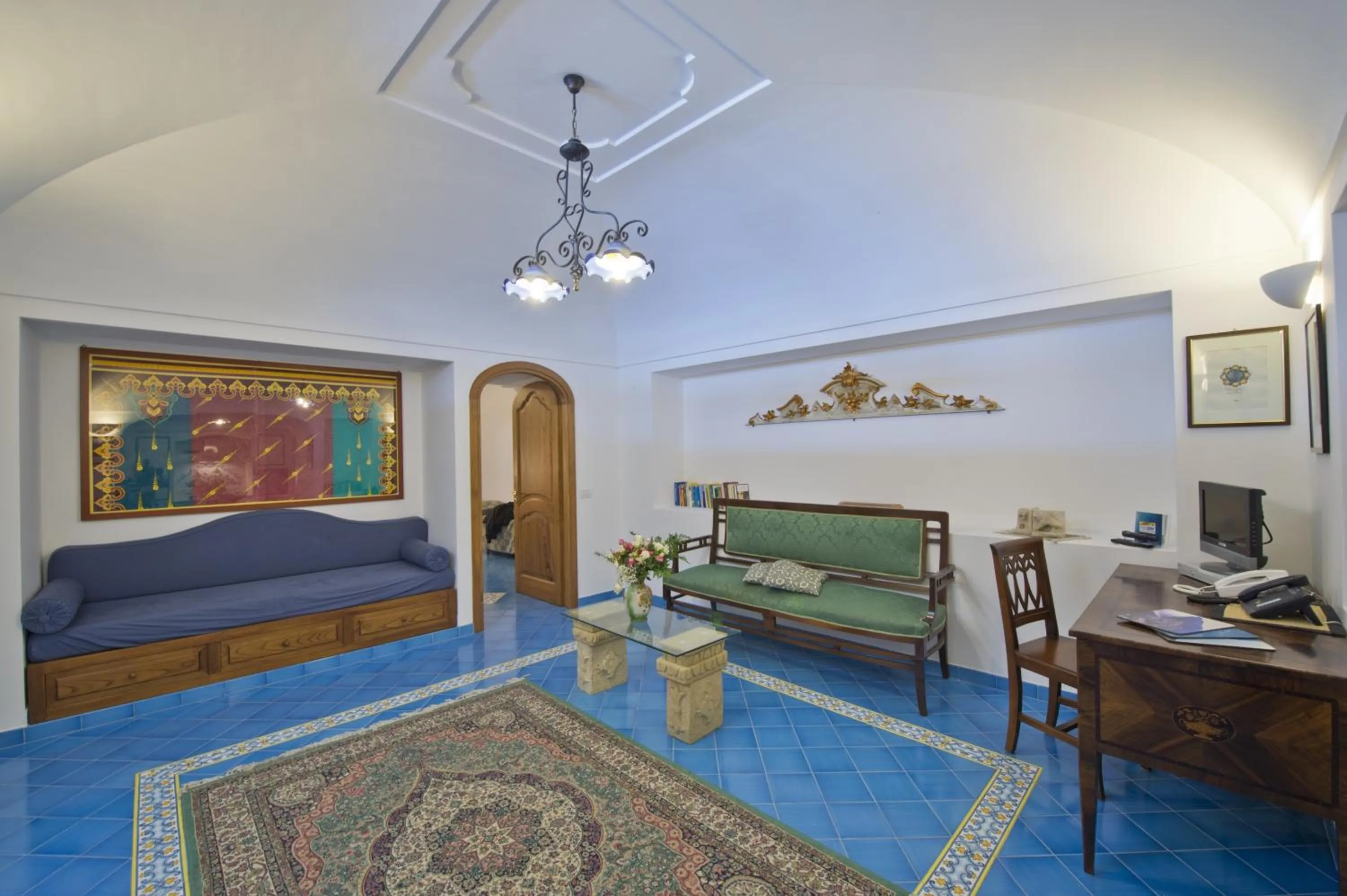 Seating area, Bed in Villa Il Frantoio and Lilmar