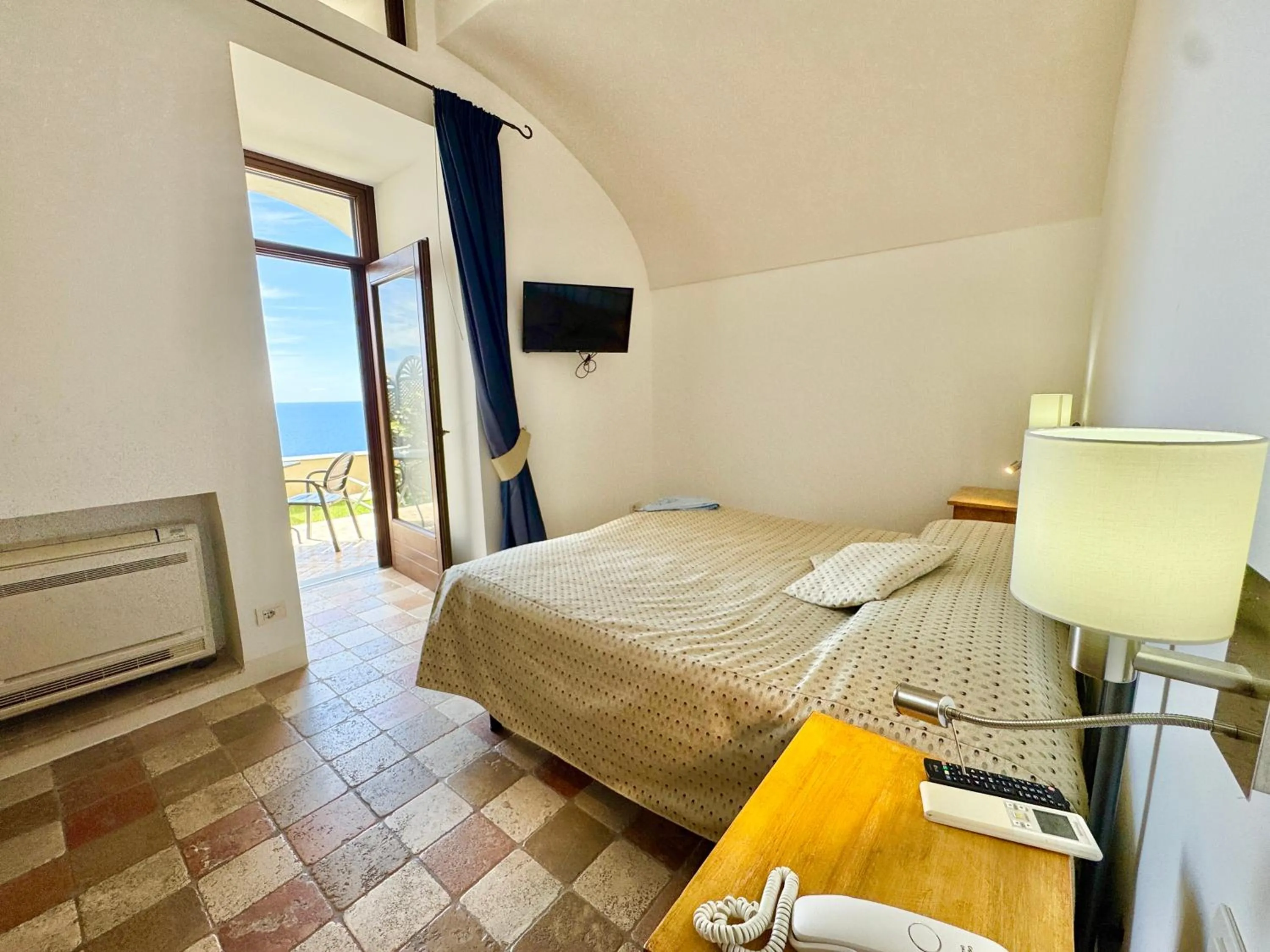 Bed in Villa Il Frantoio and Lilmar