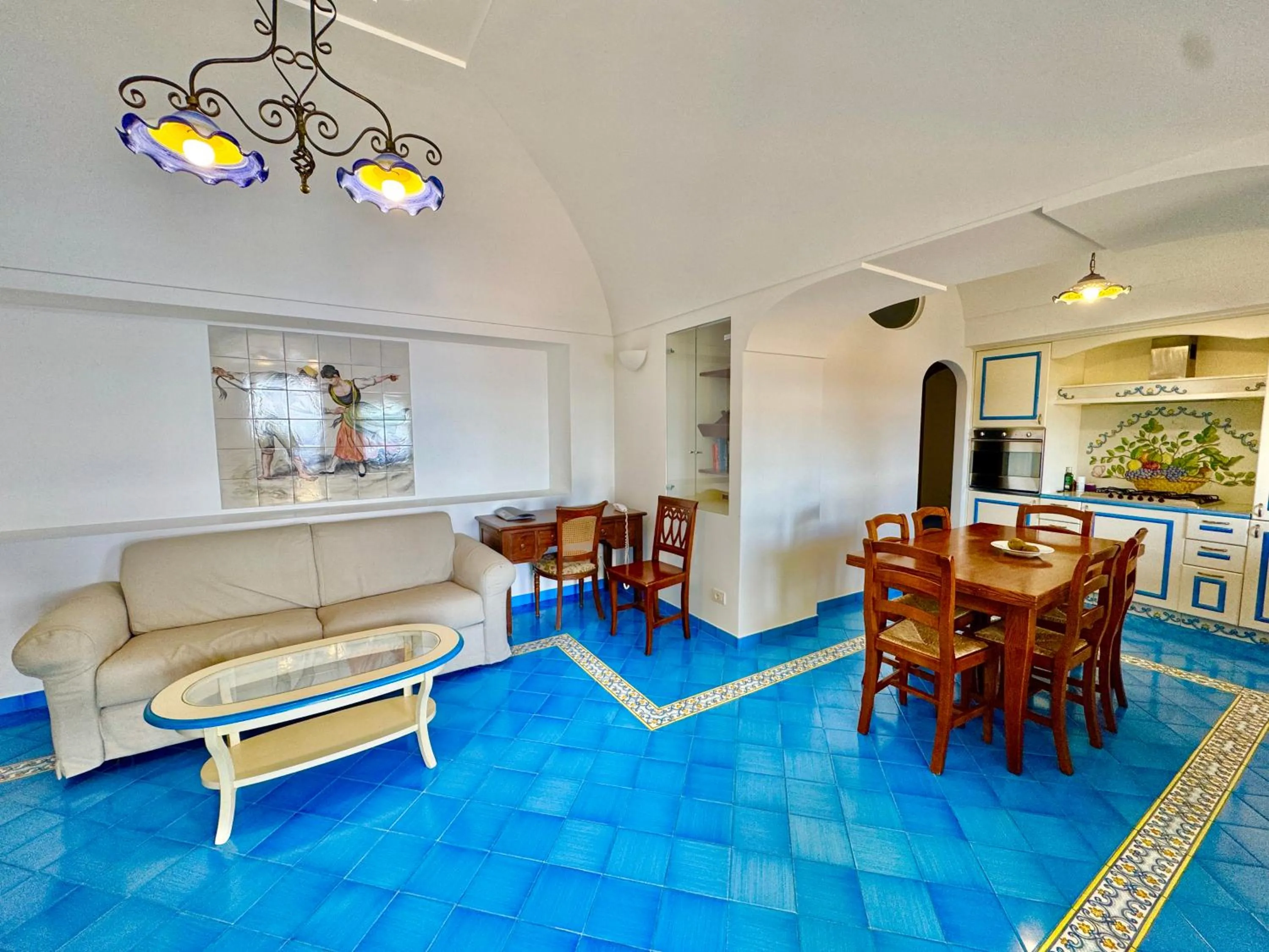 Kitchen or kitchenette in Villa Il Frantoio and Lilmar