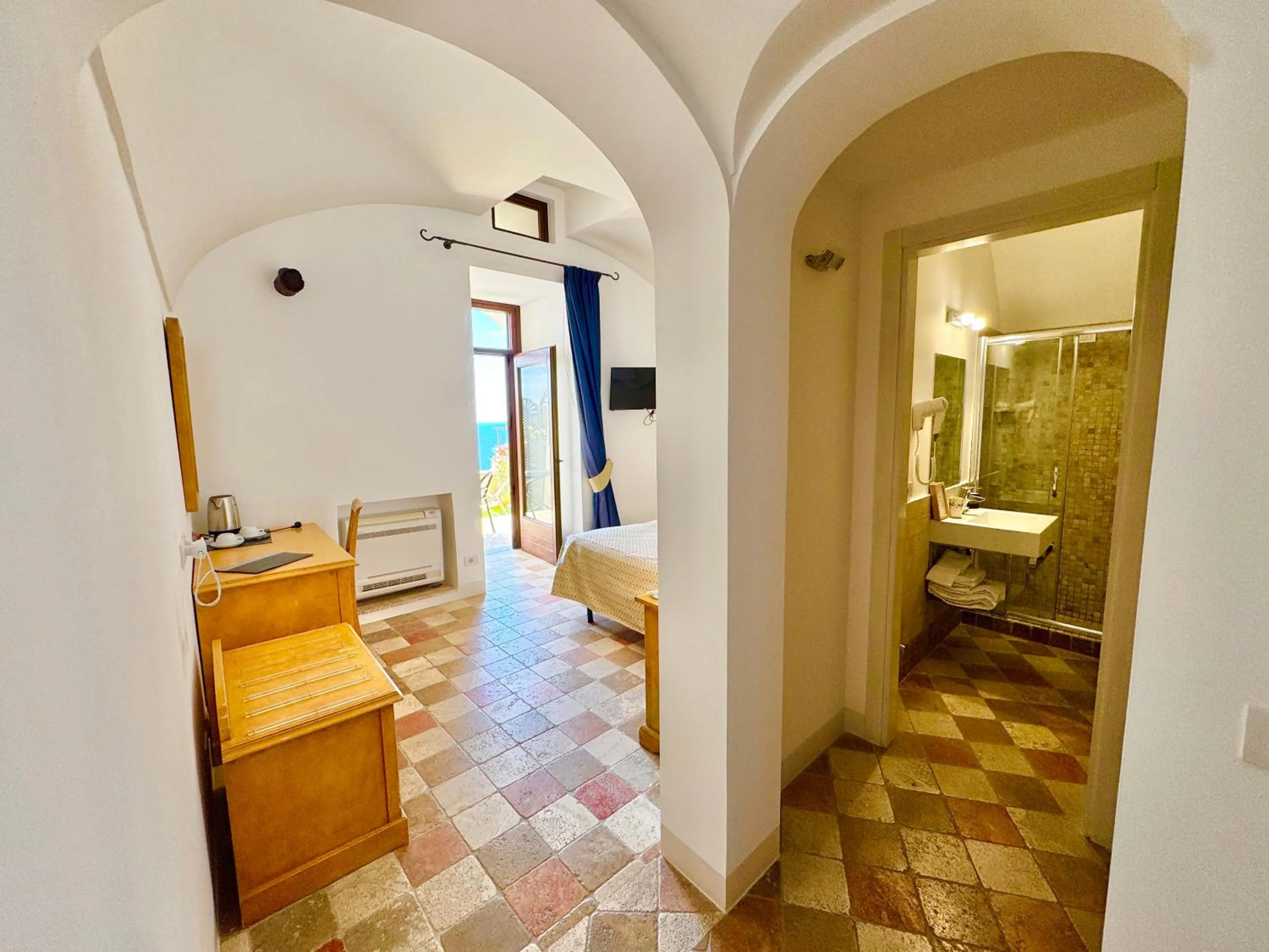 Bed in Villa Il Frantoio and Lilmar