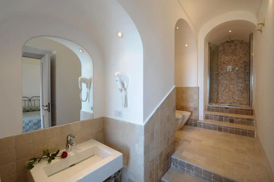 Bathroom in Villa Il Frantoio and Lilmar
