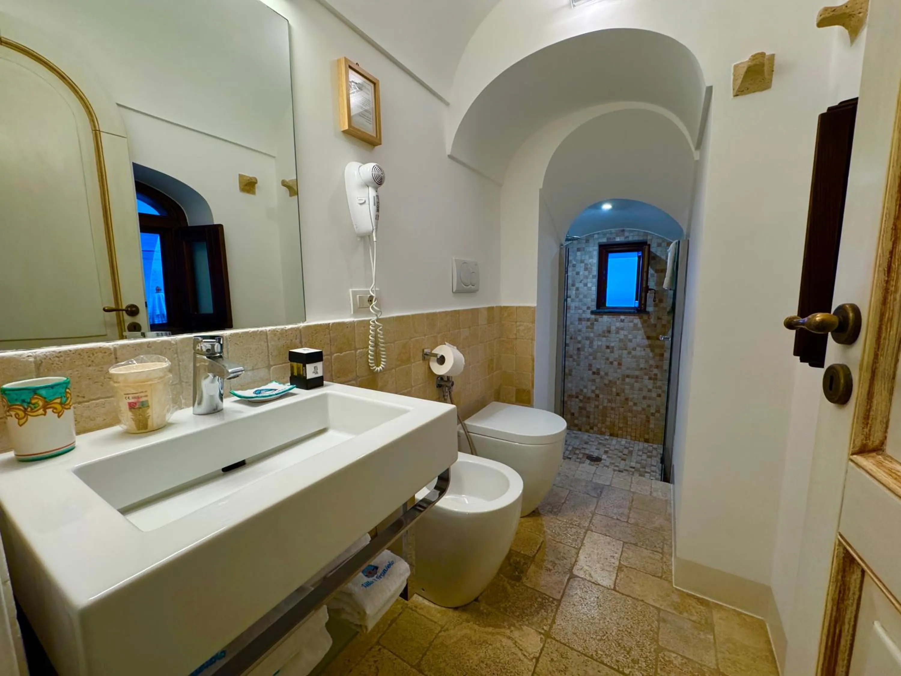 Shower in Villa Il Frantoio and Lilmar